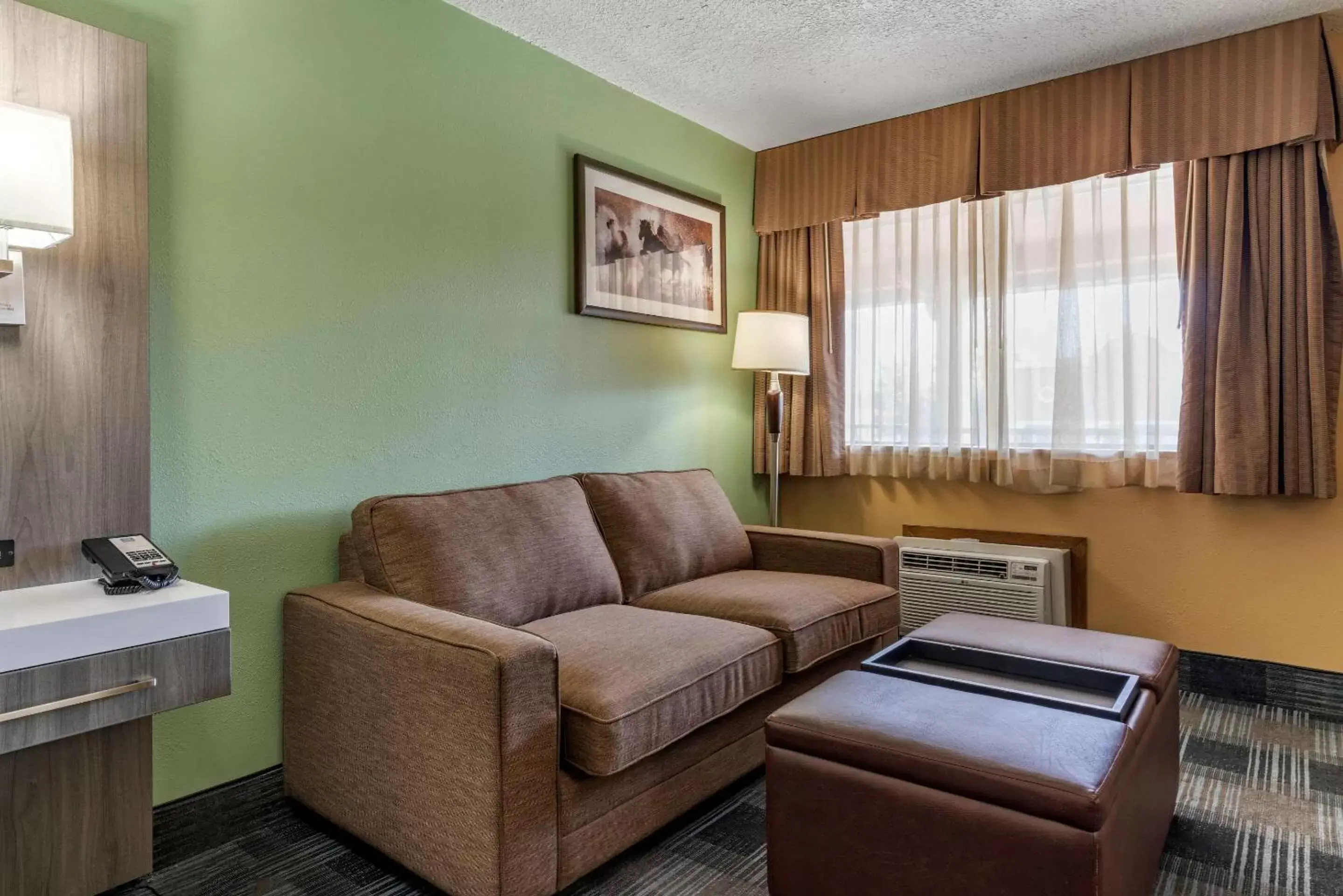 Superior King Room - Non Smoking in Quality Inn Superior King Room - Non Smoking in Quality Inn