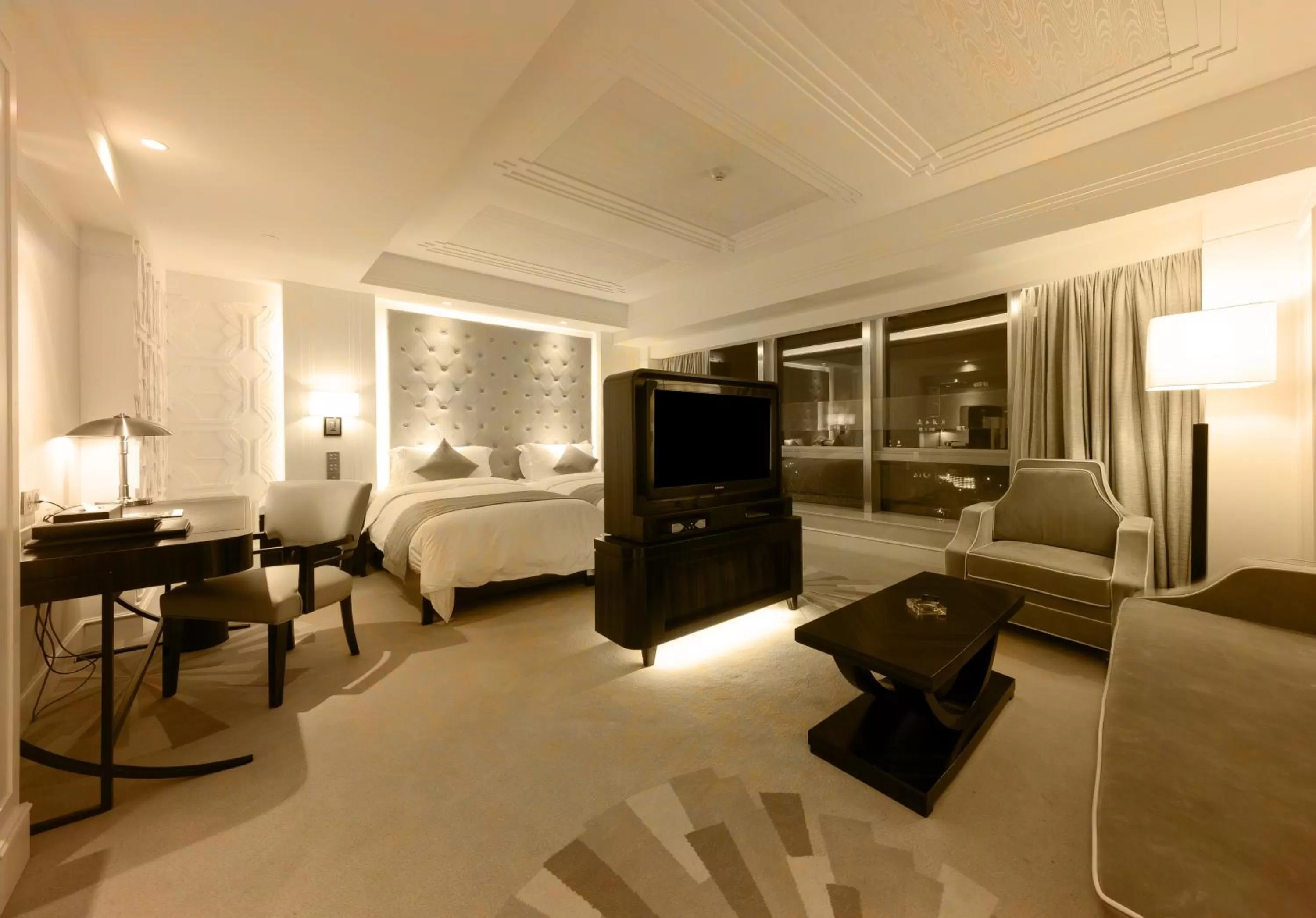 Photo of the whole room, Bed in Paramount Gallery Hotel