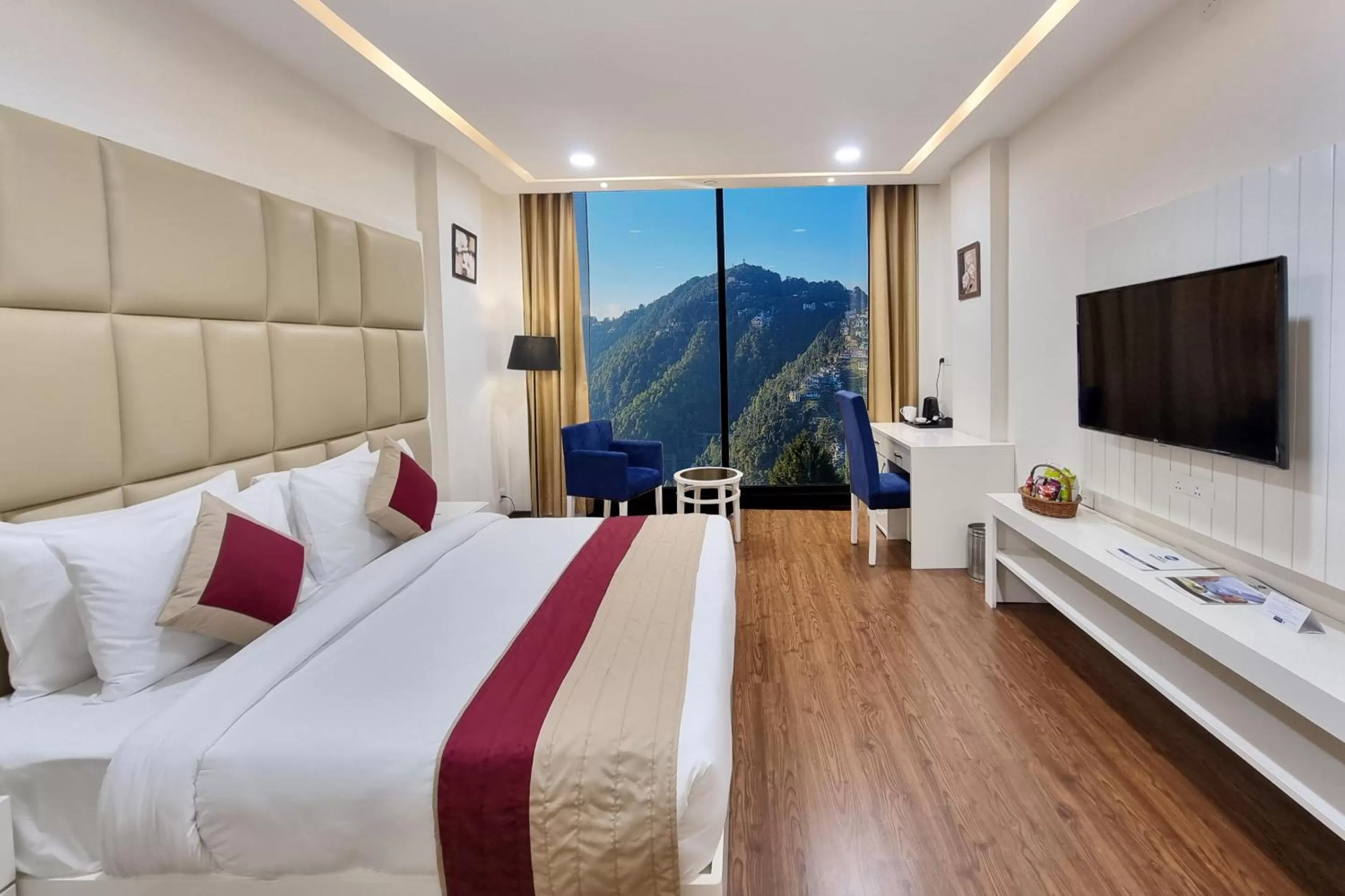 Photo of the whole room, Bed in Best Western Dalhousie