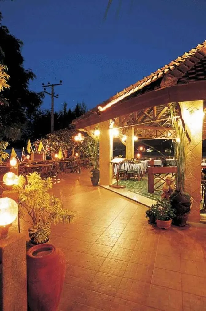 Restaurant/places to eat in Samroiyod Holiday Resort