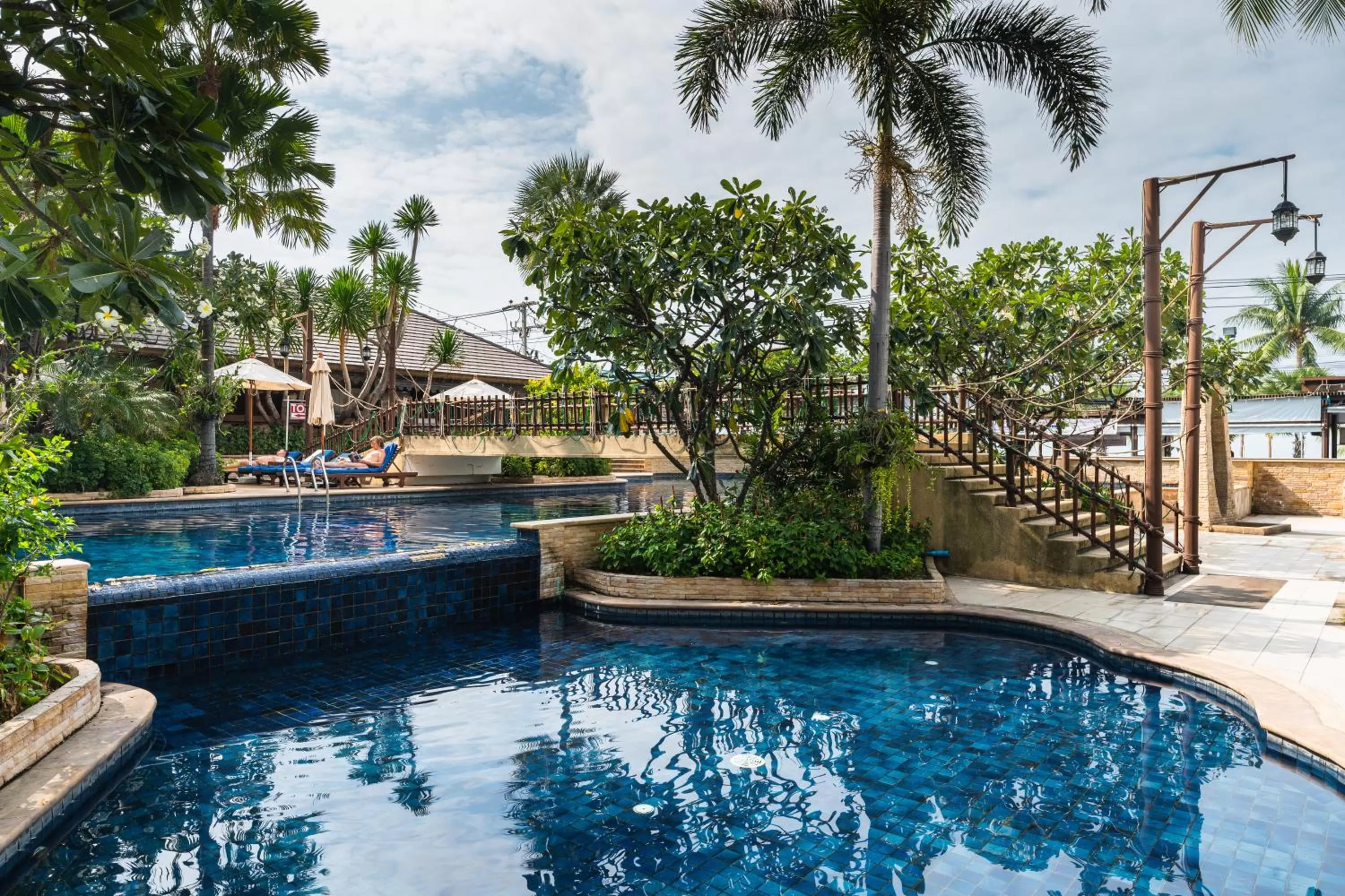 Swimming pool in Jomtien Palm Beach Hotel and Resort
