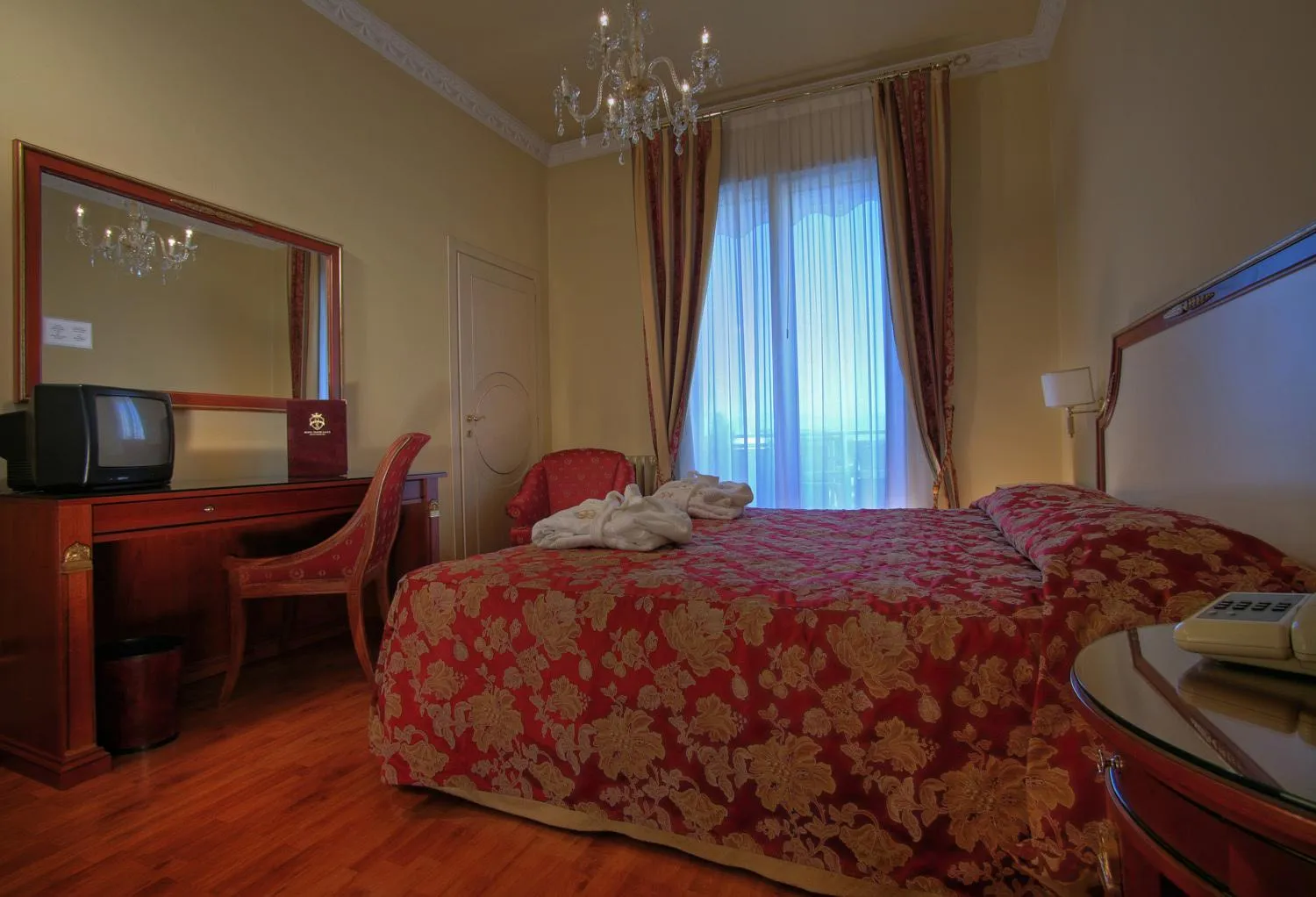 Photo of the whole room, Bed in Hotel Terme Salus