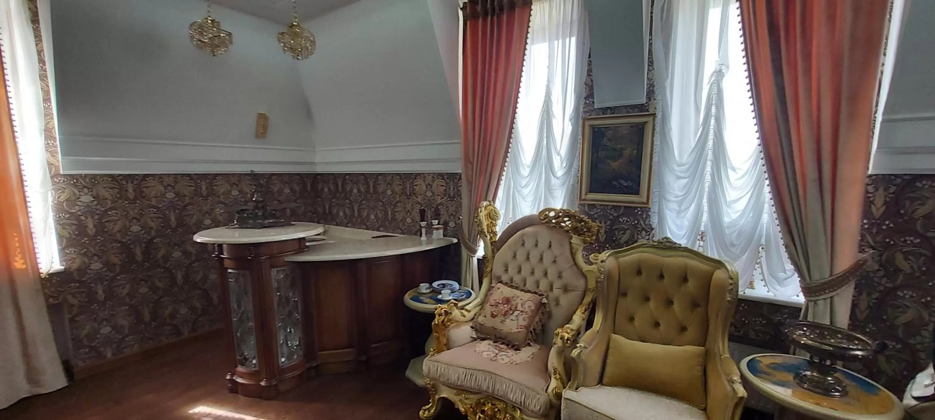 Living room, Seating Area in Hotel "Mandarin Clubhouse"