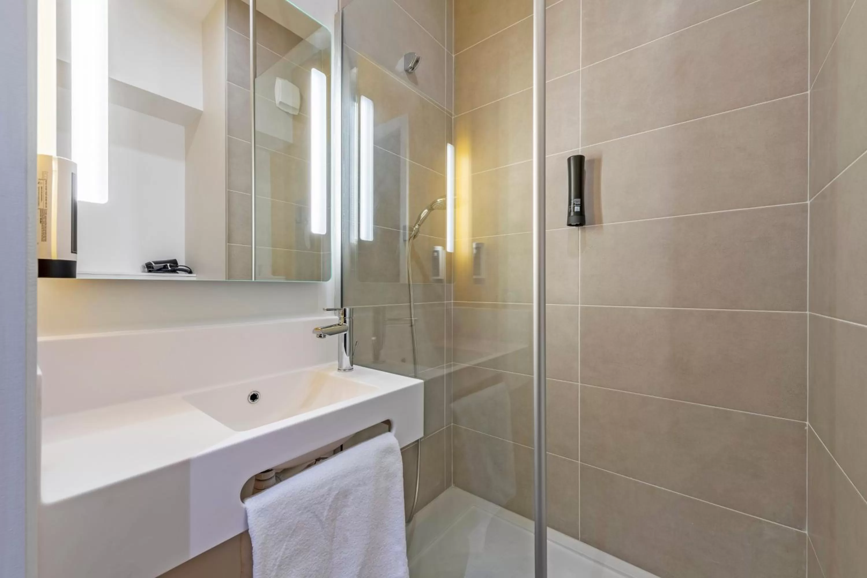 Bathroom in B&B HOTEL Brest Centre Port de Commerce