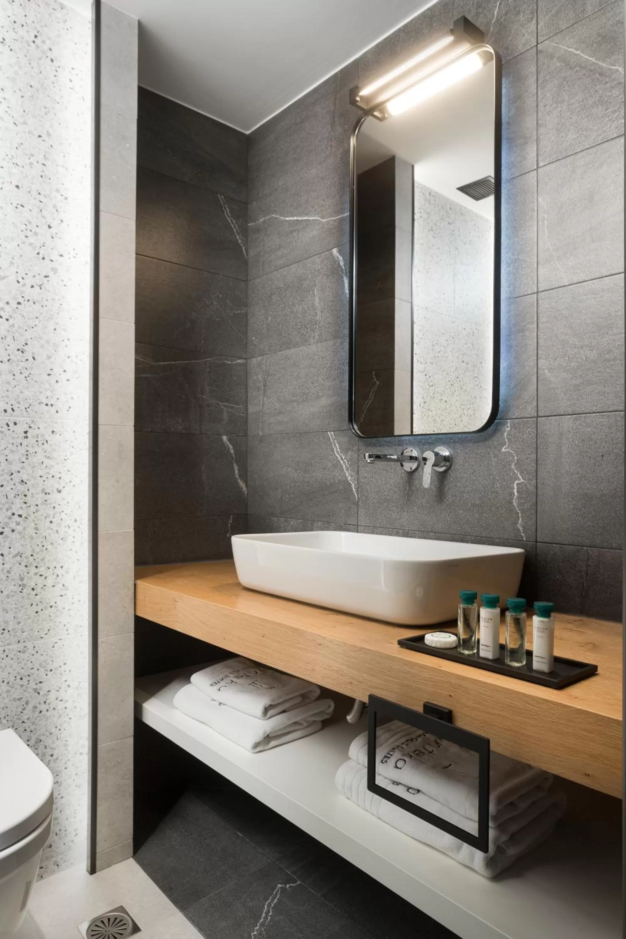 Toilet in 11 Enteka Acropolis Suites