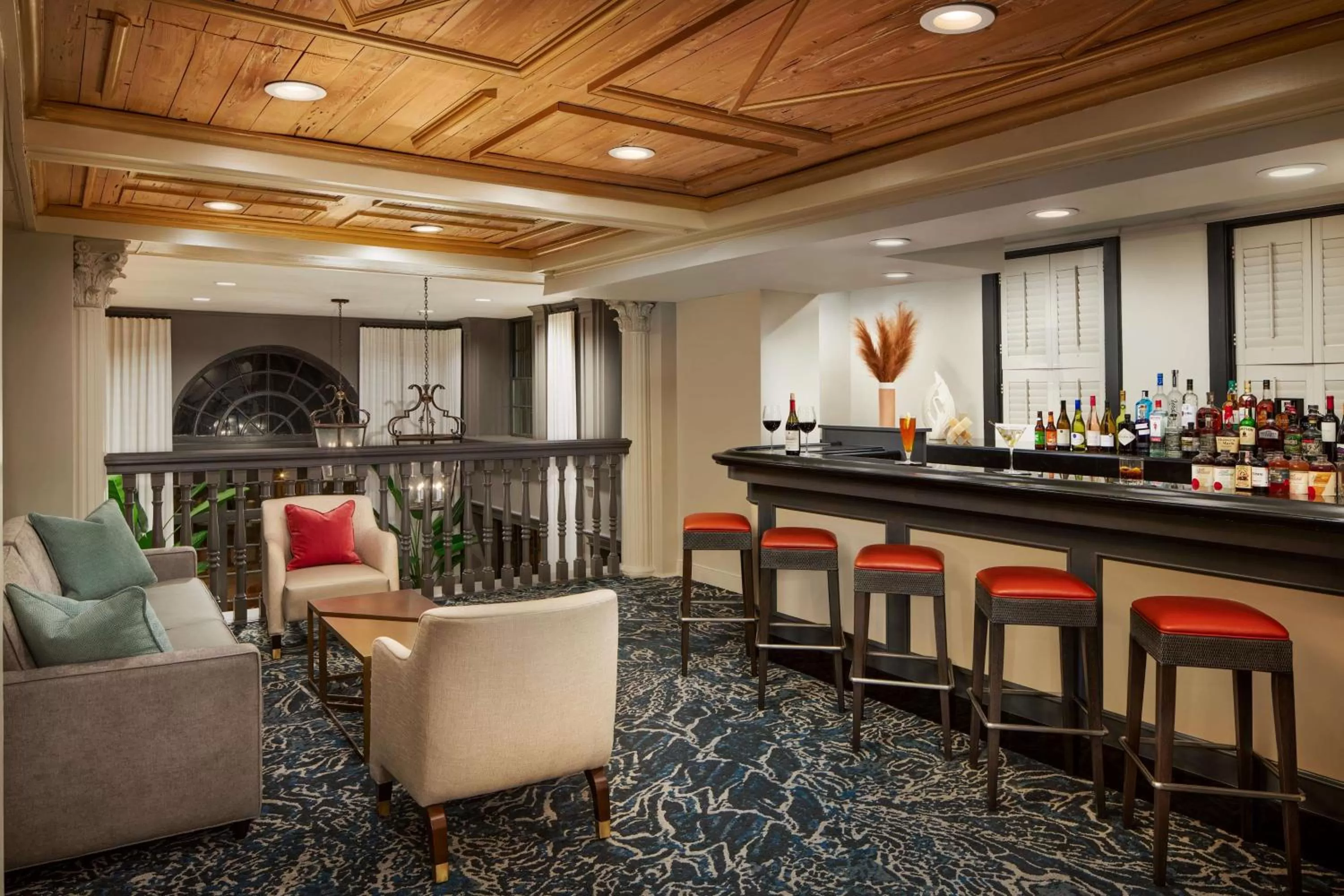 Lounge or bar in The Terrace Hotel Lakeland, Tapestry Collection by Hilton