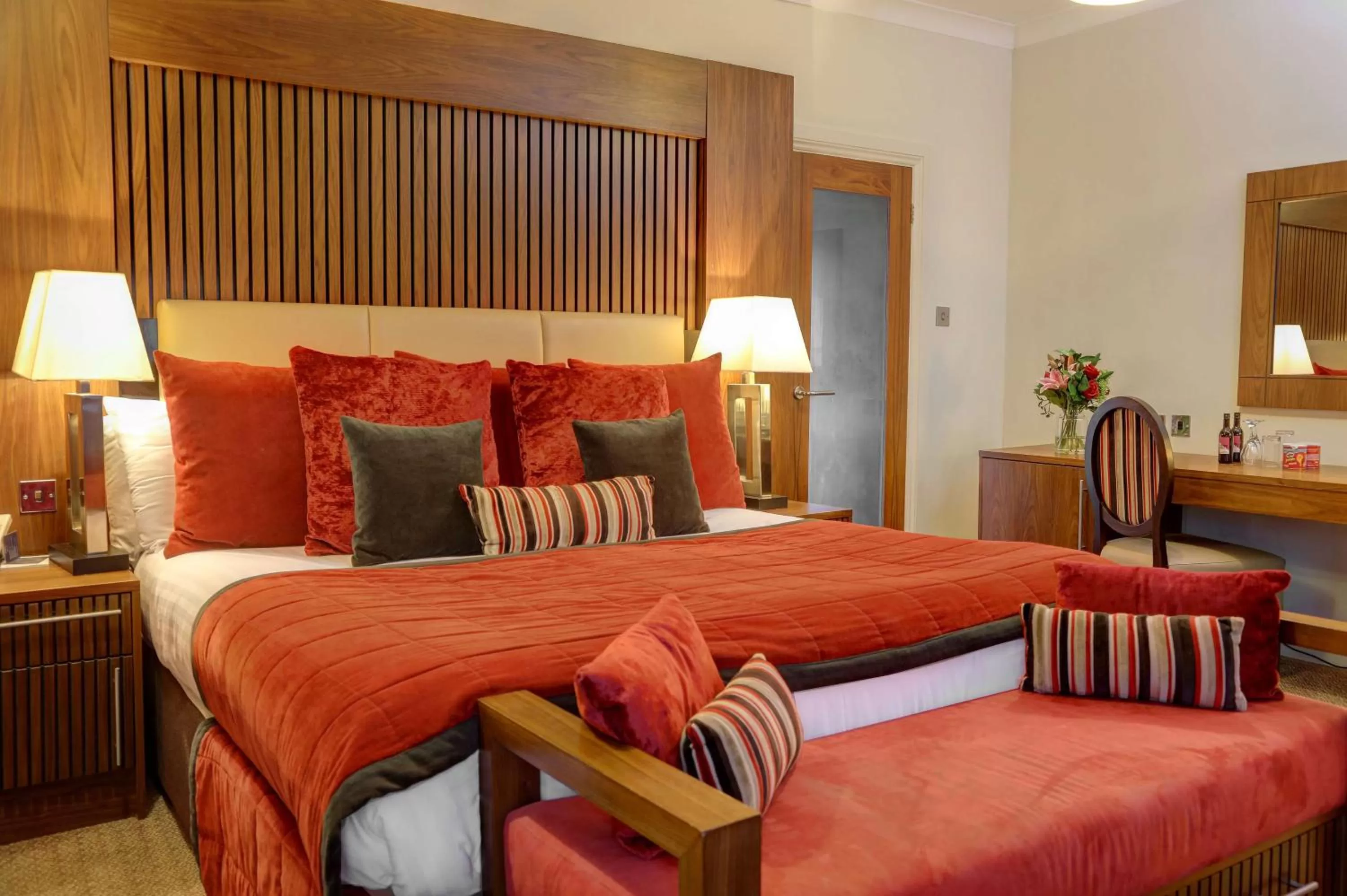 Photo of the whole room in Norfolk Royale Hotel