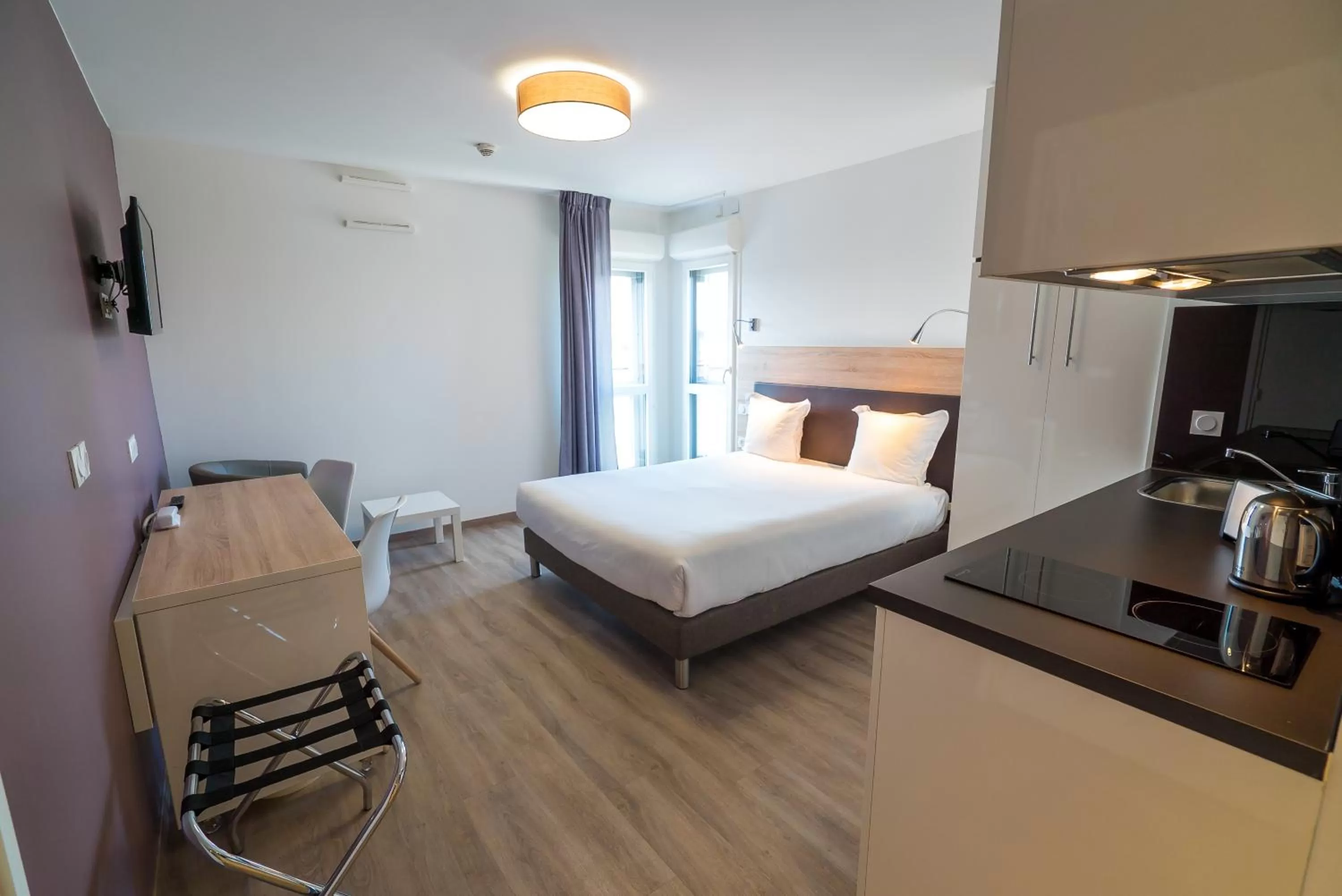 Photo of the whole room, Bed in All Suites Appart Hôtel - Choisy-le-Roi