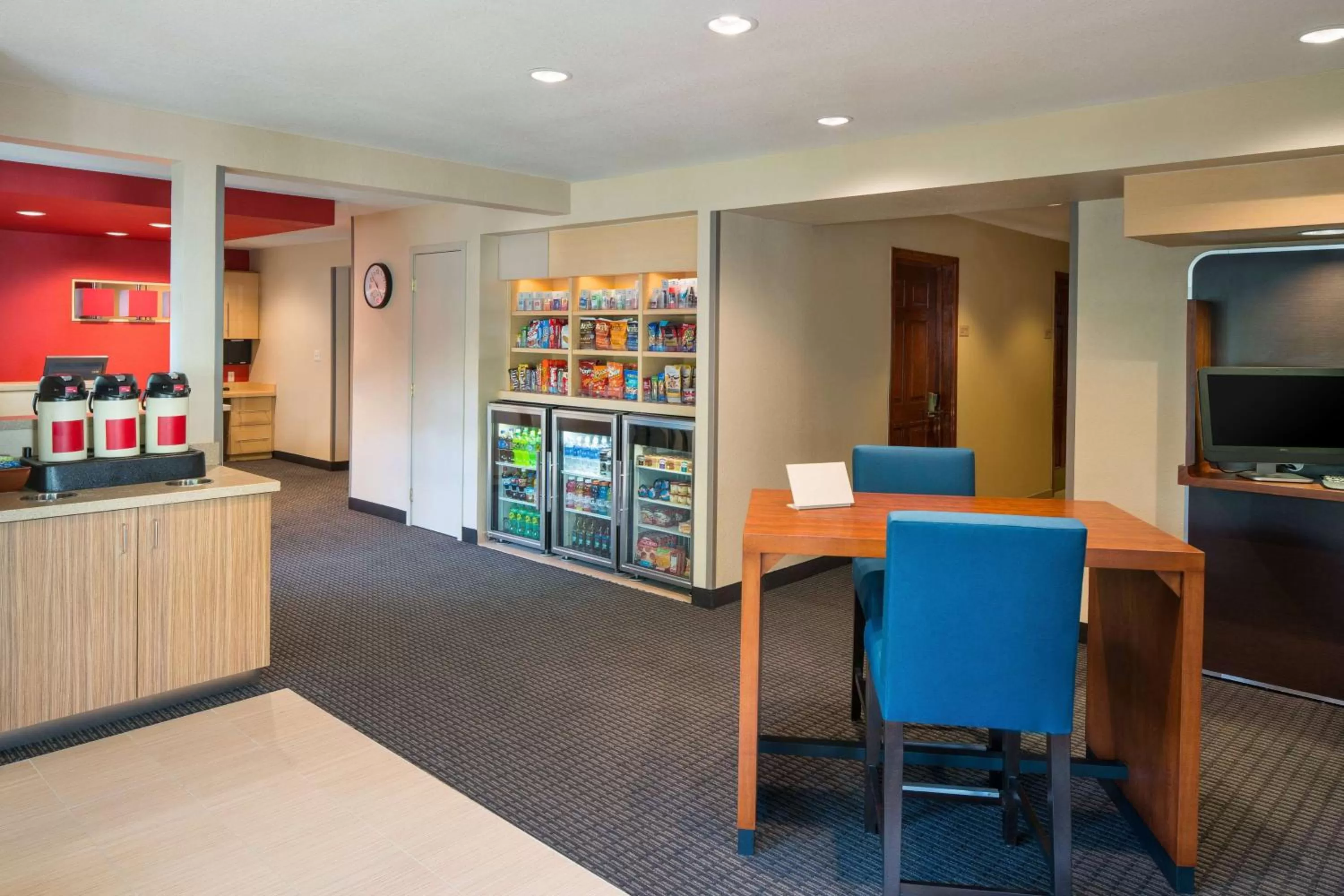 Coffee/tea facilities in Sonesta Simply Suites Seattle Renton
