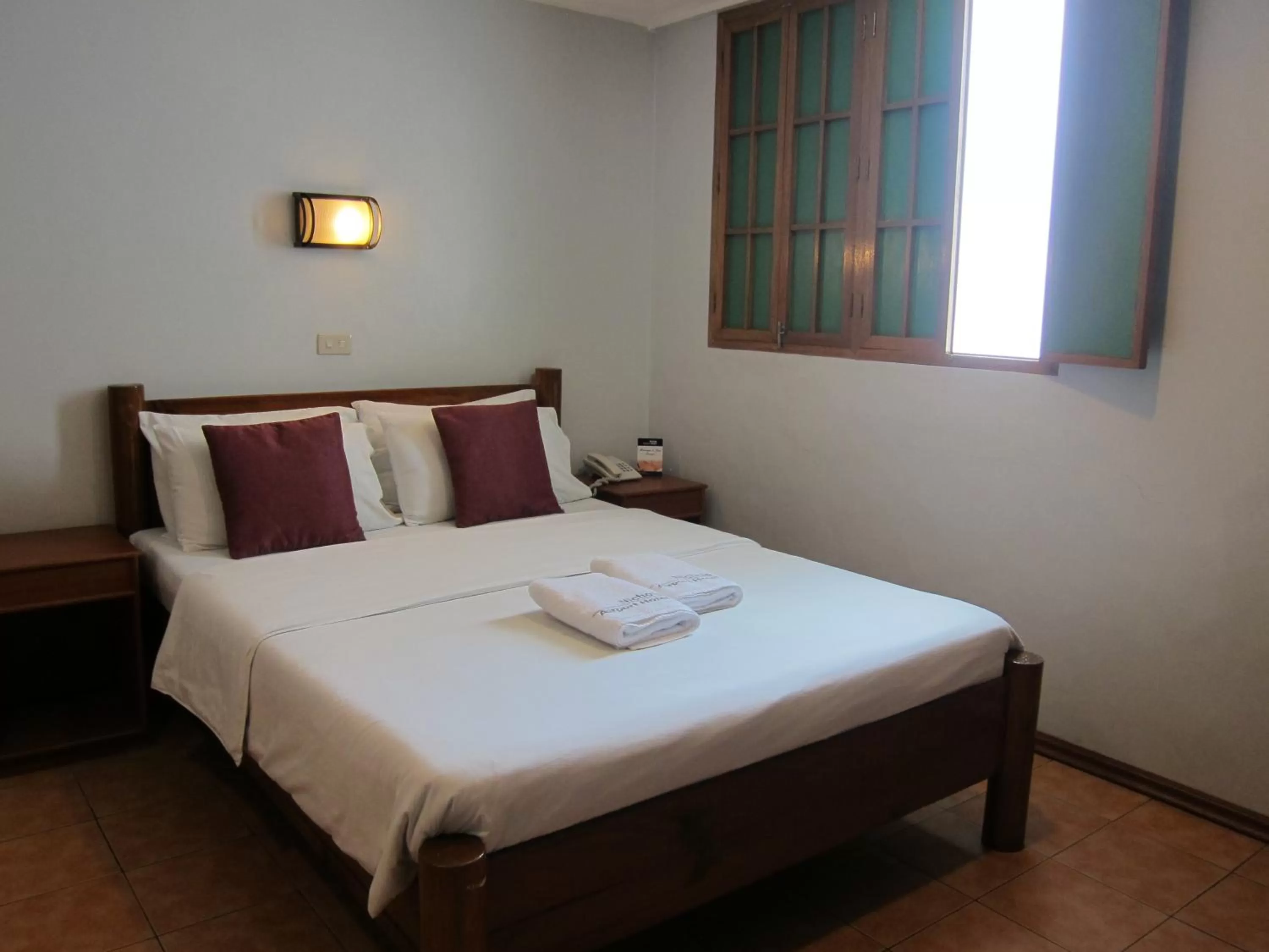 Bed in Nichols Airport Hotel