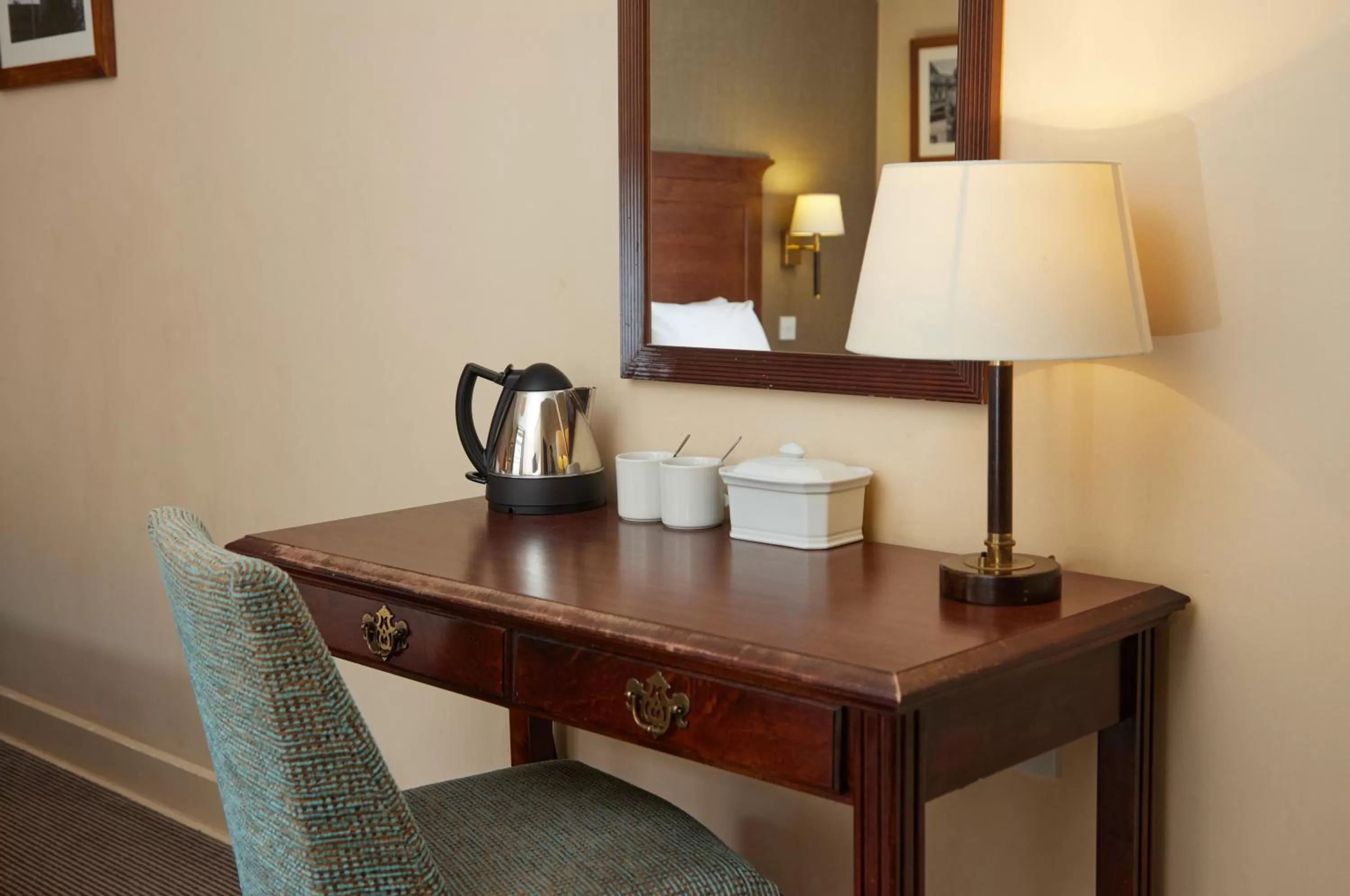 Coffee/tea facilities in Bell by Greene King Inns