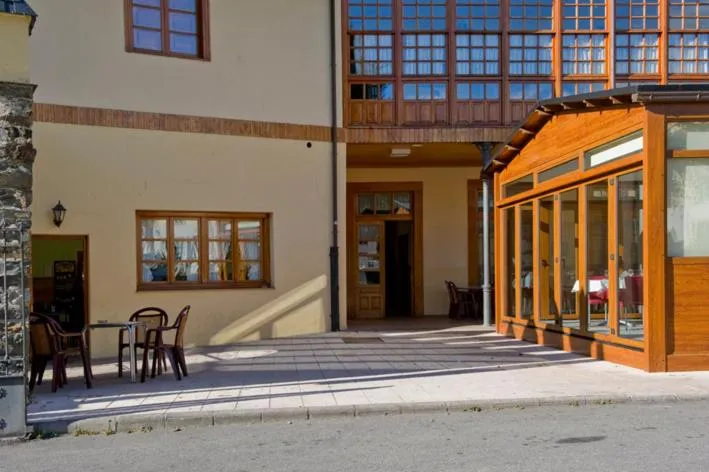 Property building in Hotel Restaurante La Casilla