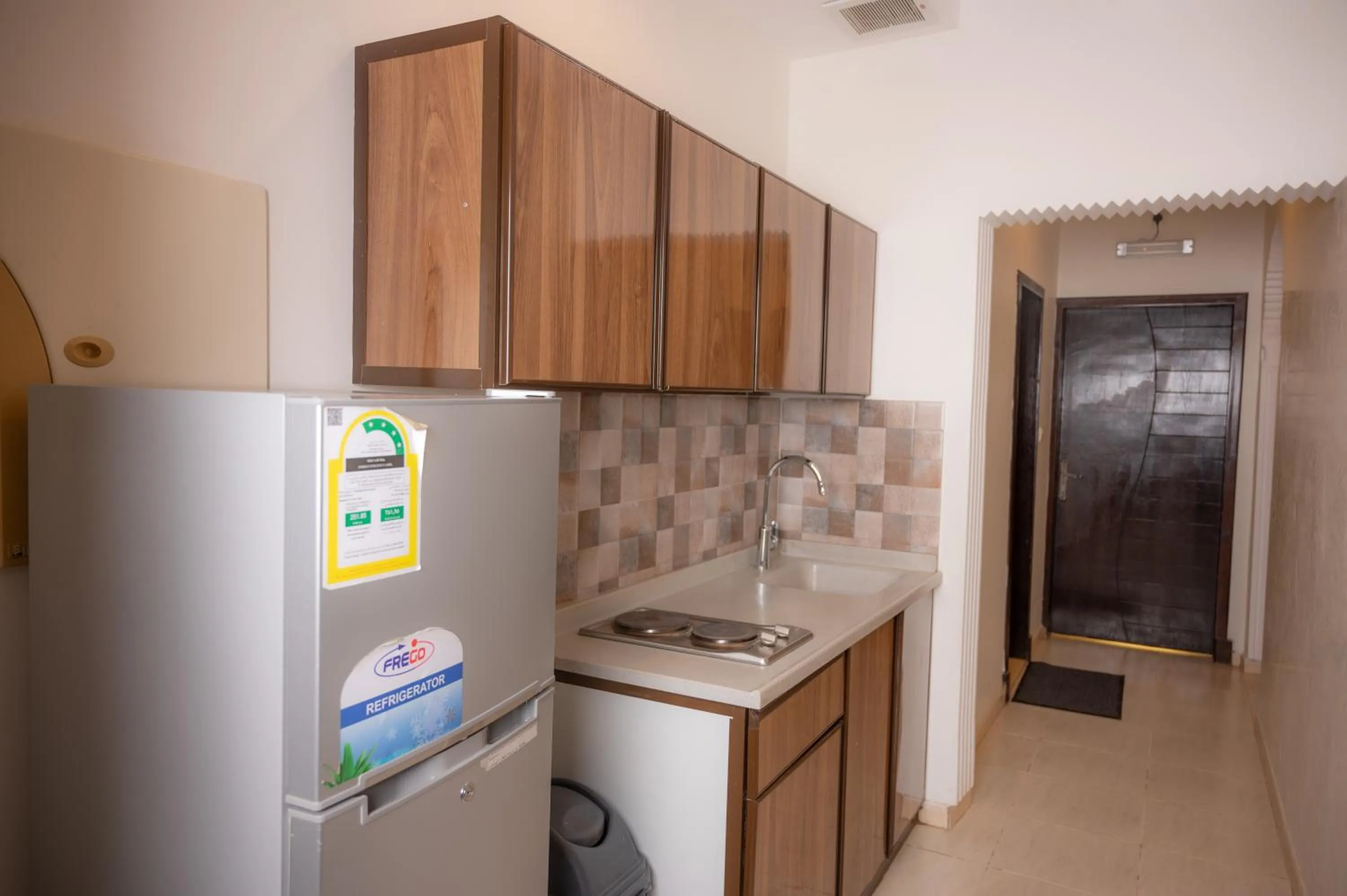 Kitchen or kitchenette in Areen Hotel فندق ارين