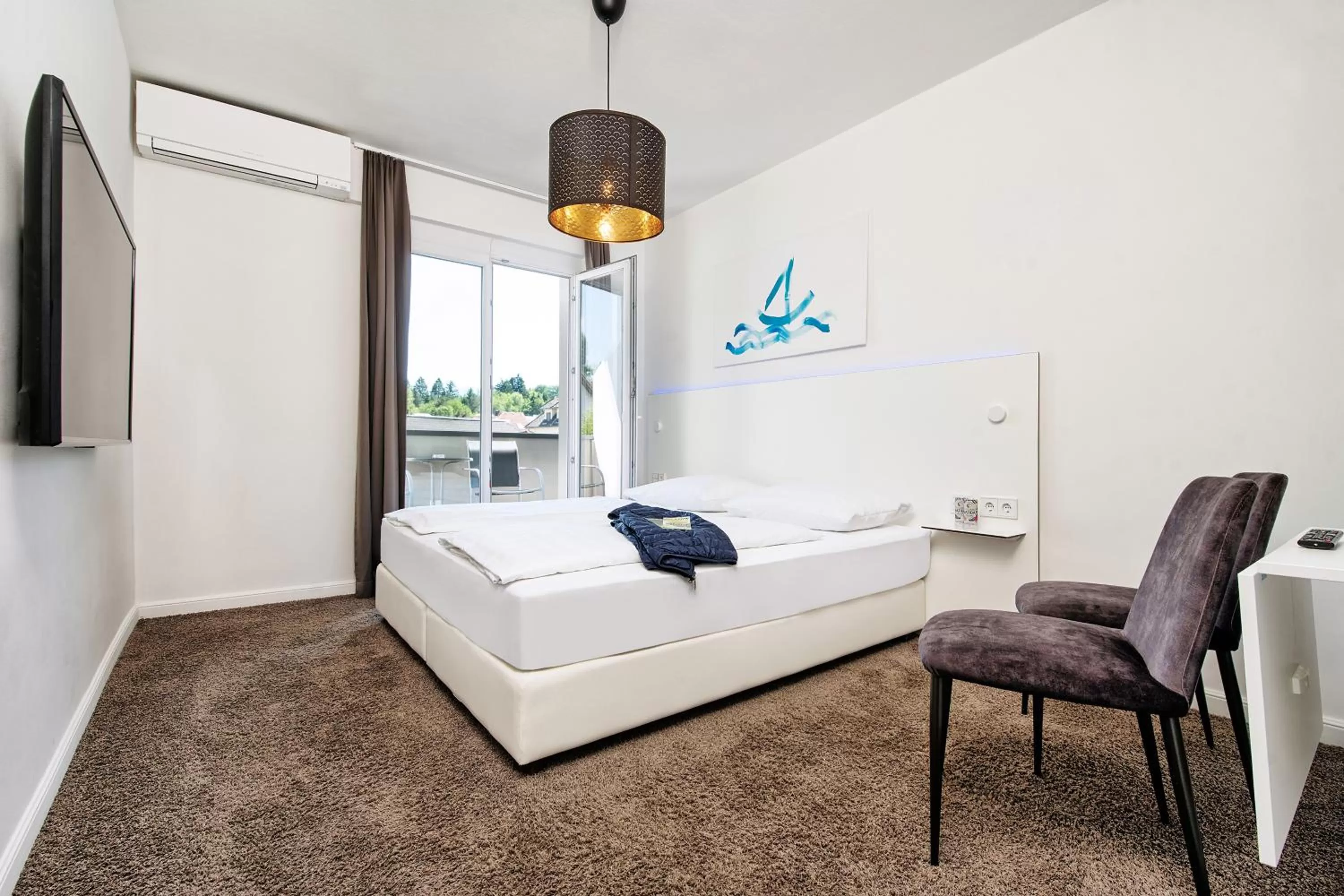 Photo of the whole room, Bed in Hotel 24 Checkin Velden