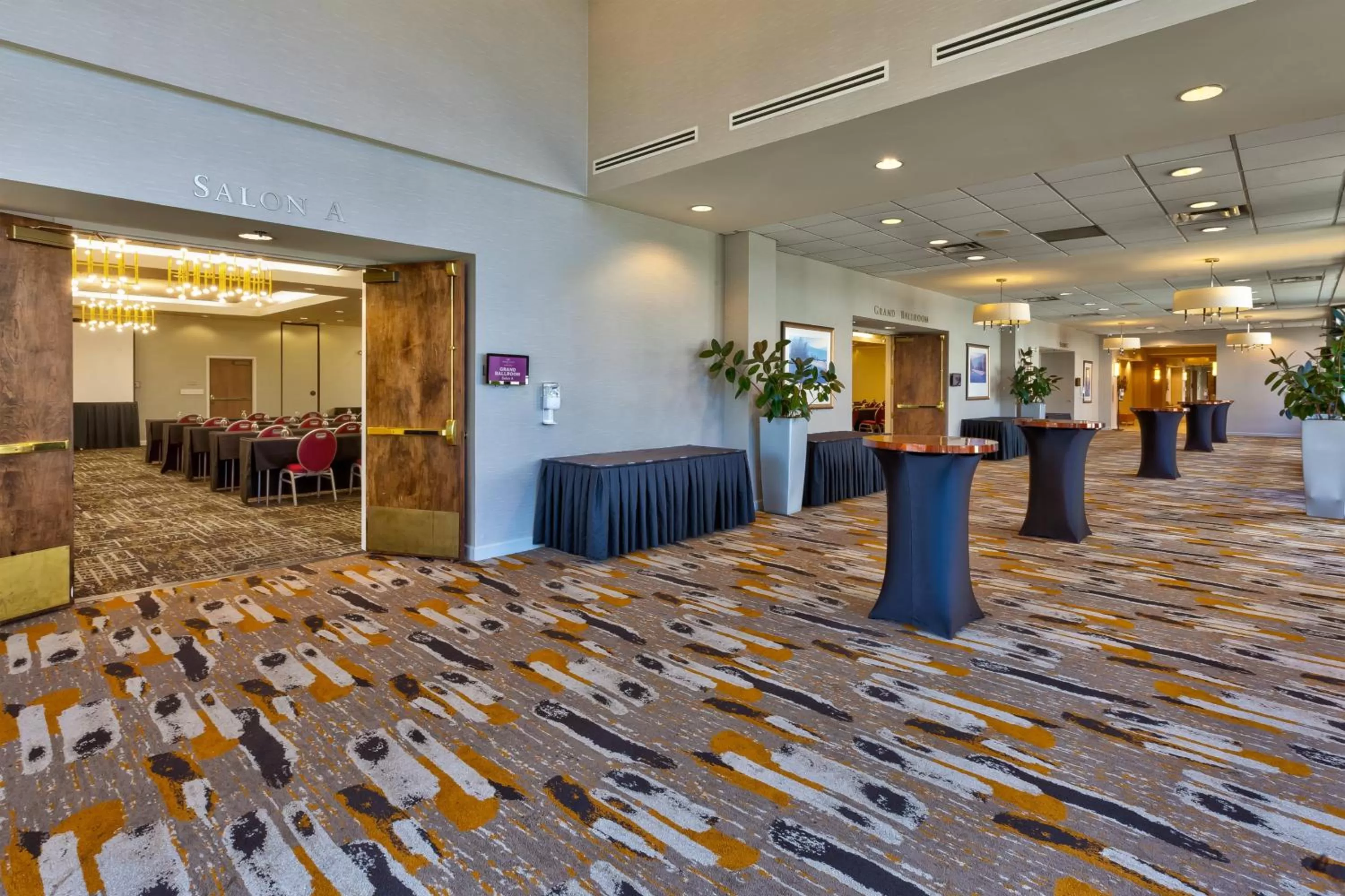 Meeting/conference room in Crowne Plaza Dulles Airport by IHG