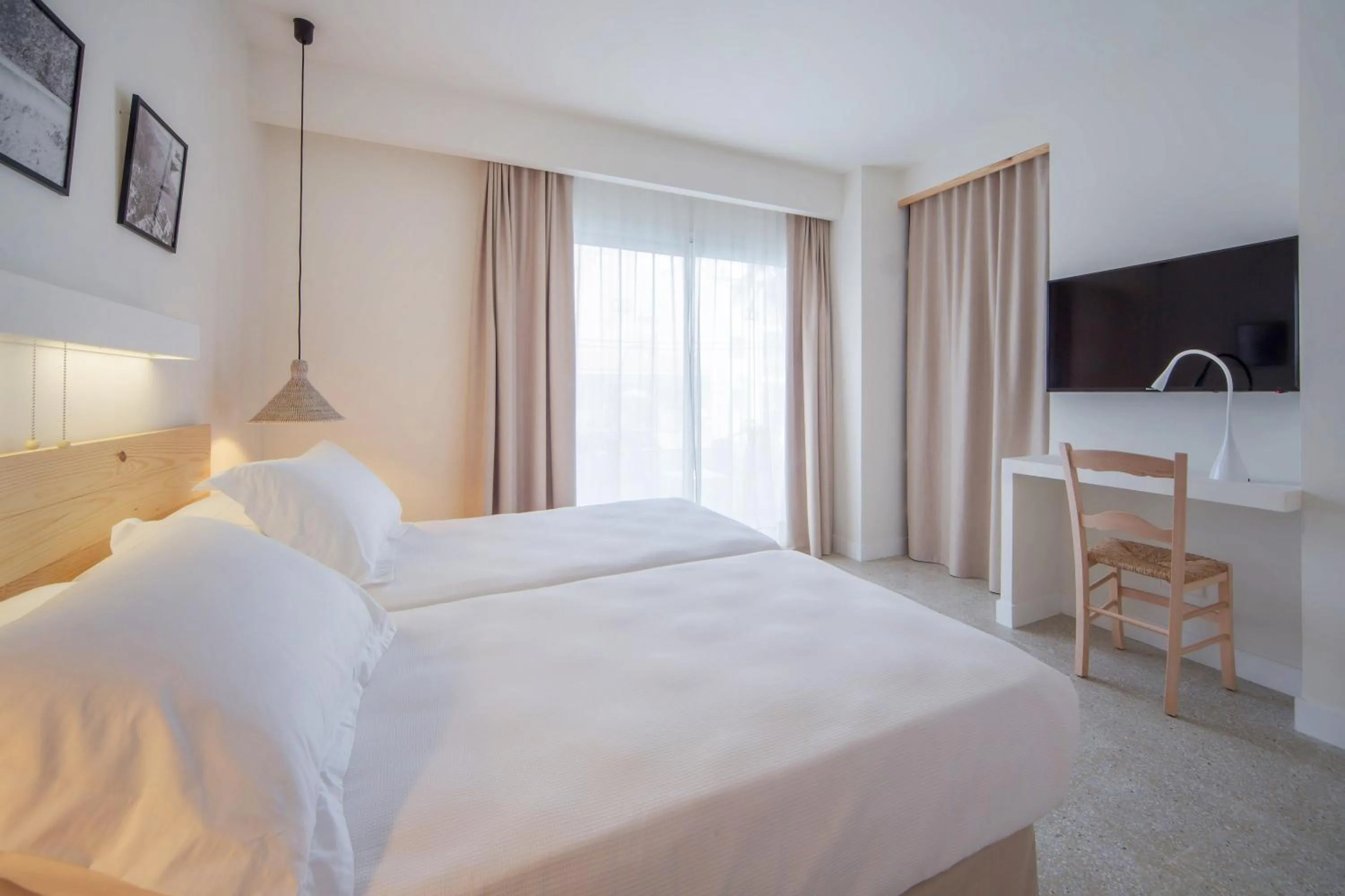 Bedroom, Bed in HM Alma Beach - Adults Only