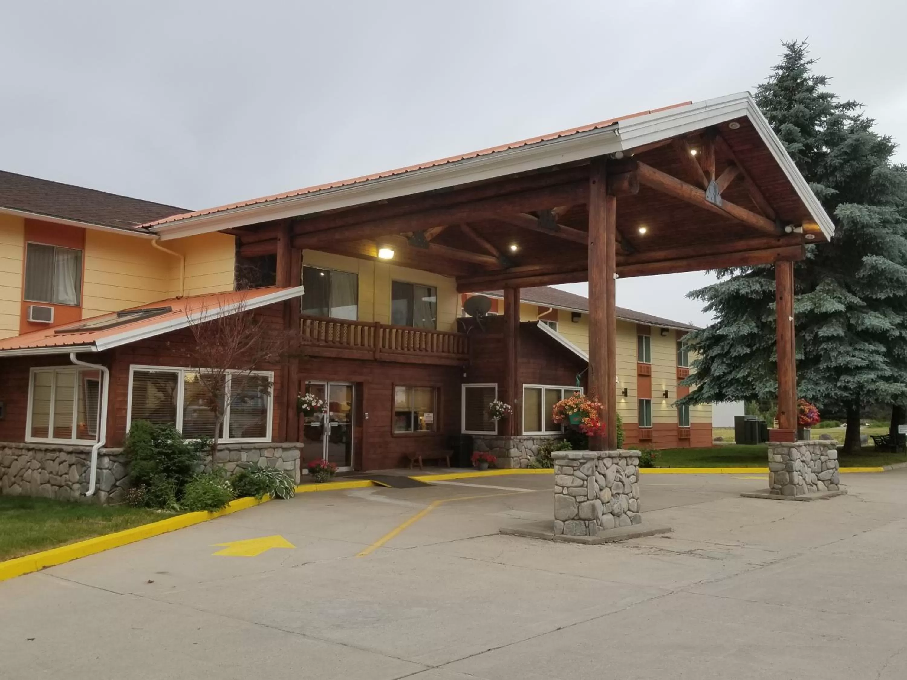 Property building in Days Inn by Wyndham Sandpoint