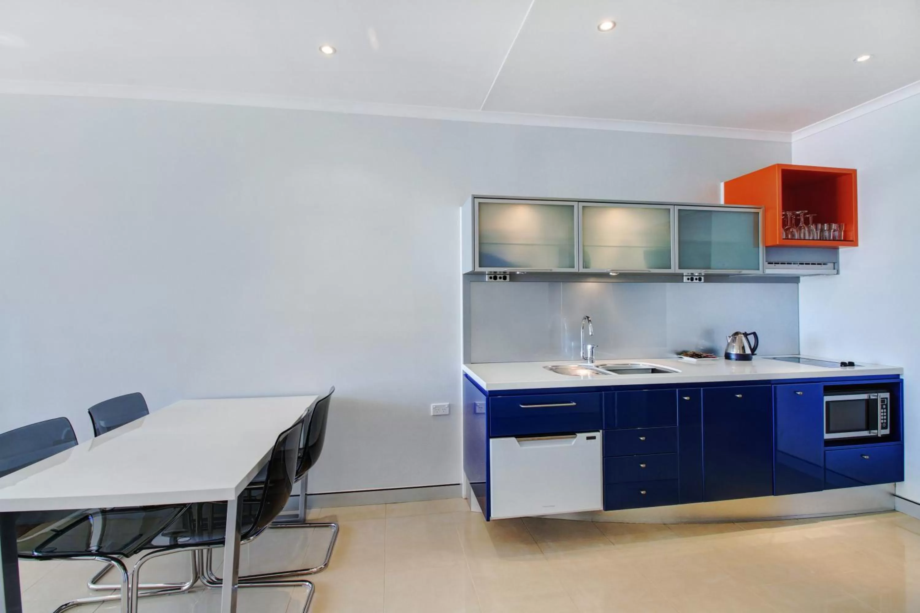 Kitchen or kitchenette in Sandcastle Apartments
