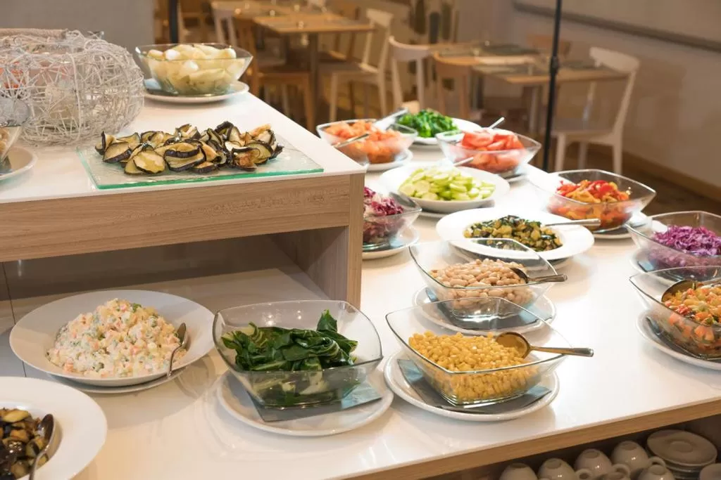 Restaurant/places to eat in Helios Hotel