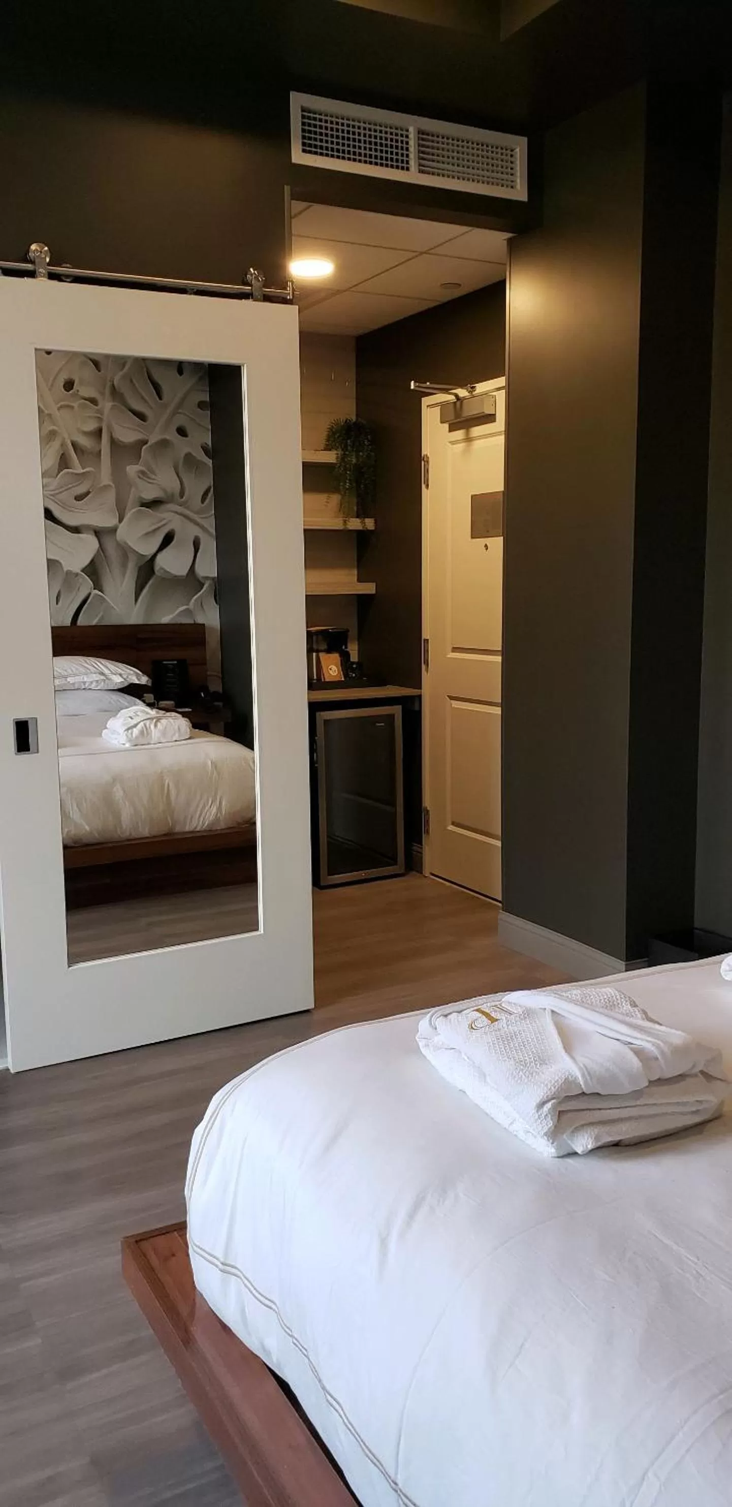 Photo of the whole room, Bed in Hotel On Phillips