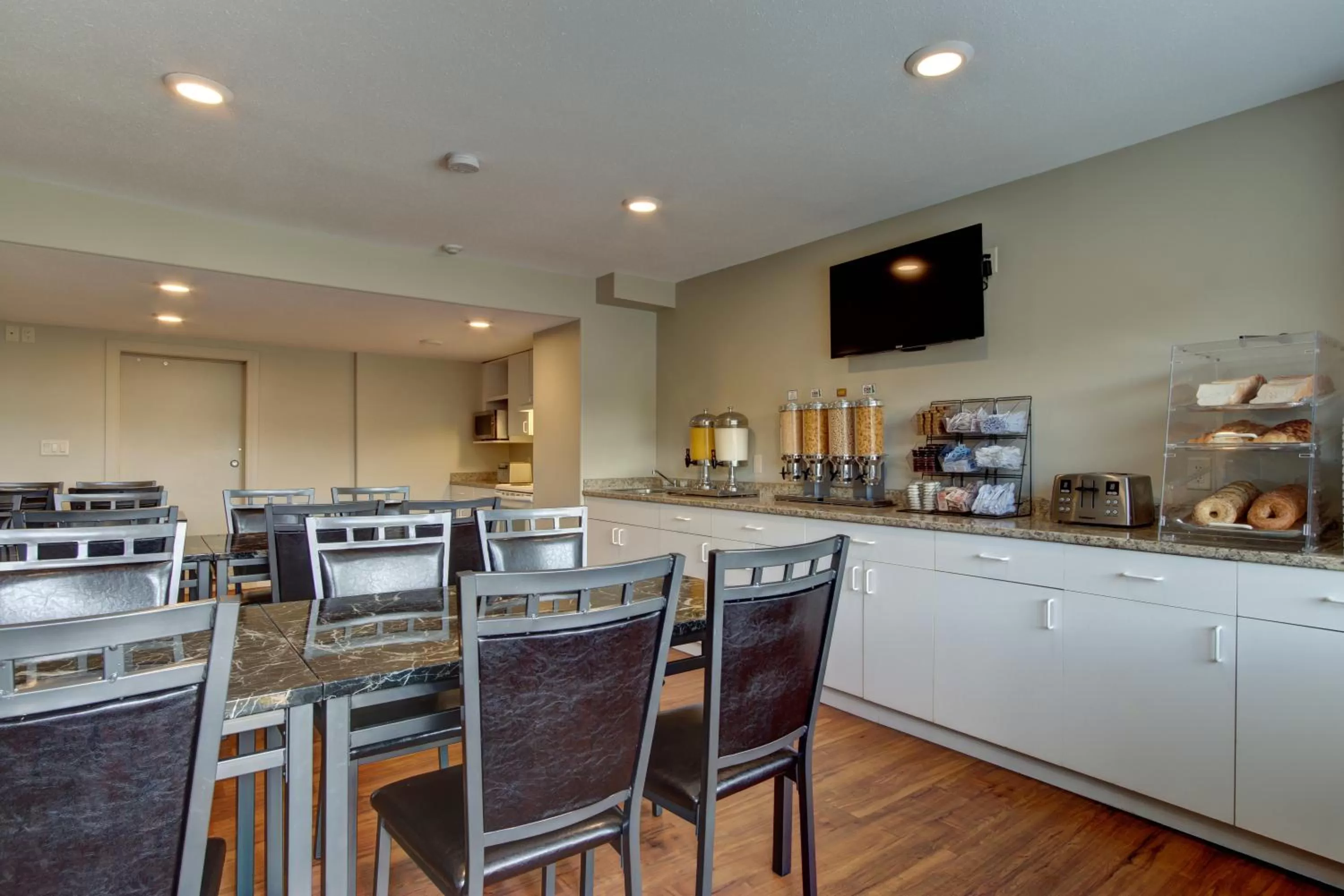 Continental breakfast in Knights Inn Kamloops