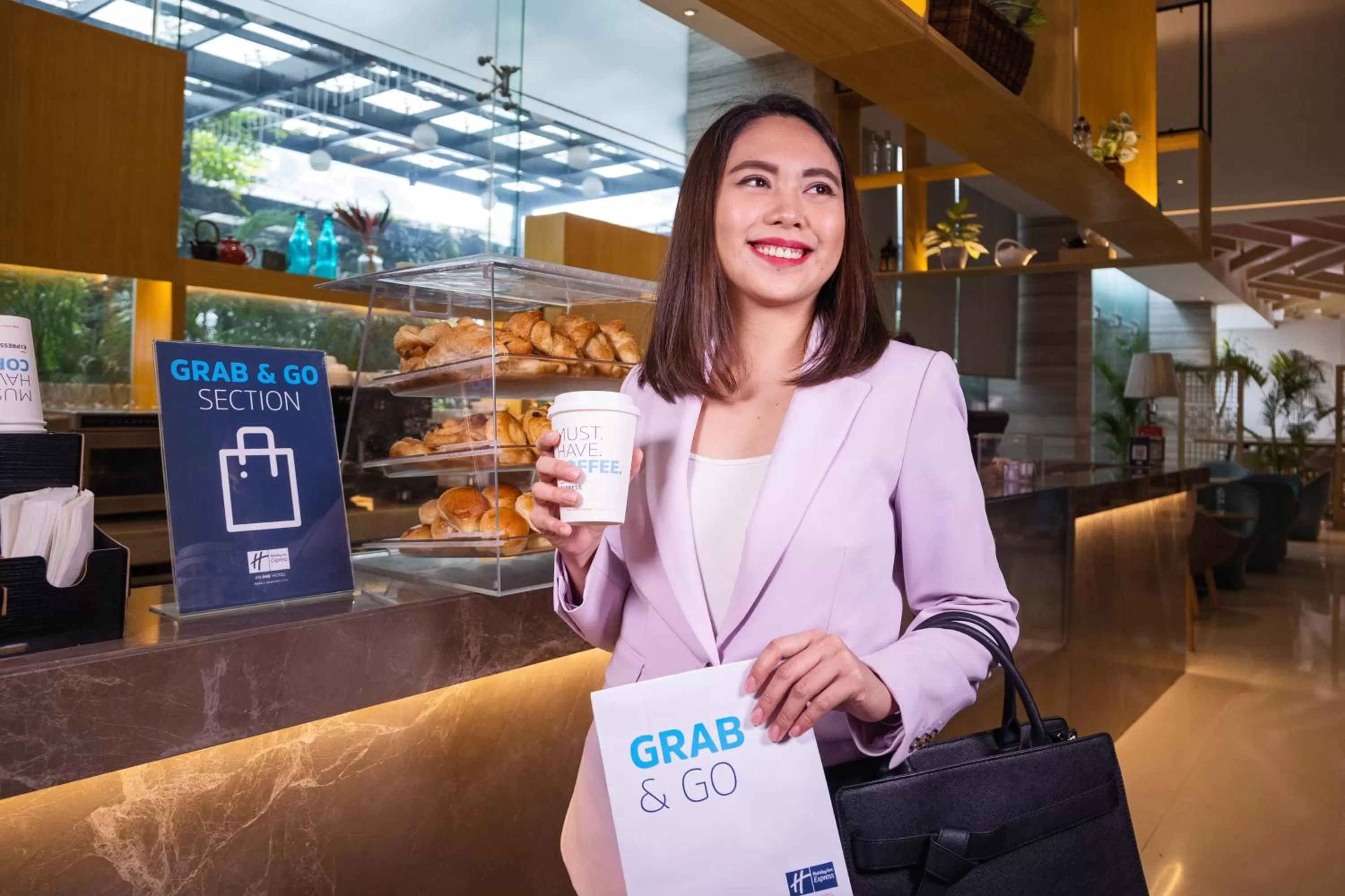 Restaurant/places to eat in Holiday Inn Express Manila Newport City by IHG