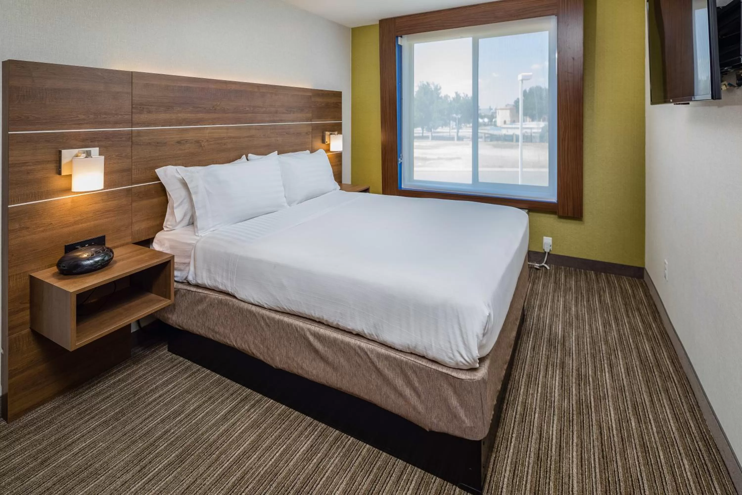 Photo of the whole room, Bed in Holiday Inn Express Hotel & Suites Modesto-Salida by IHG