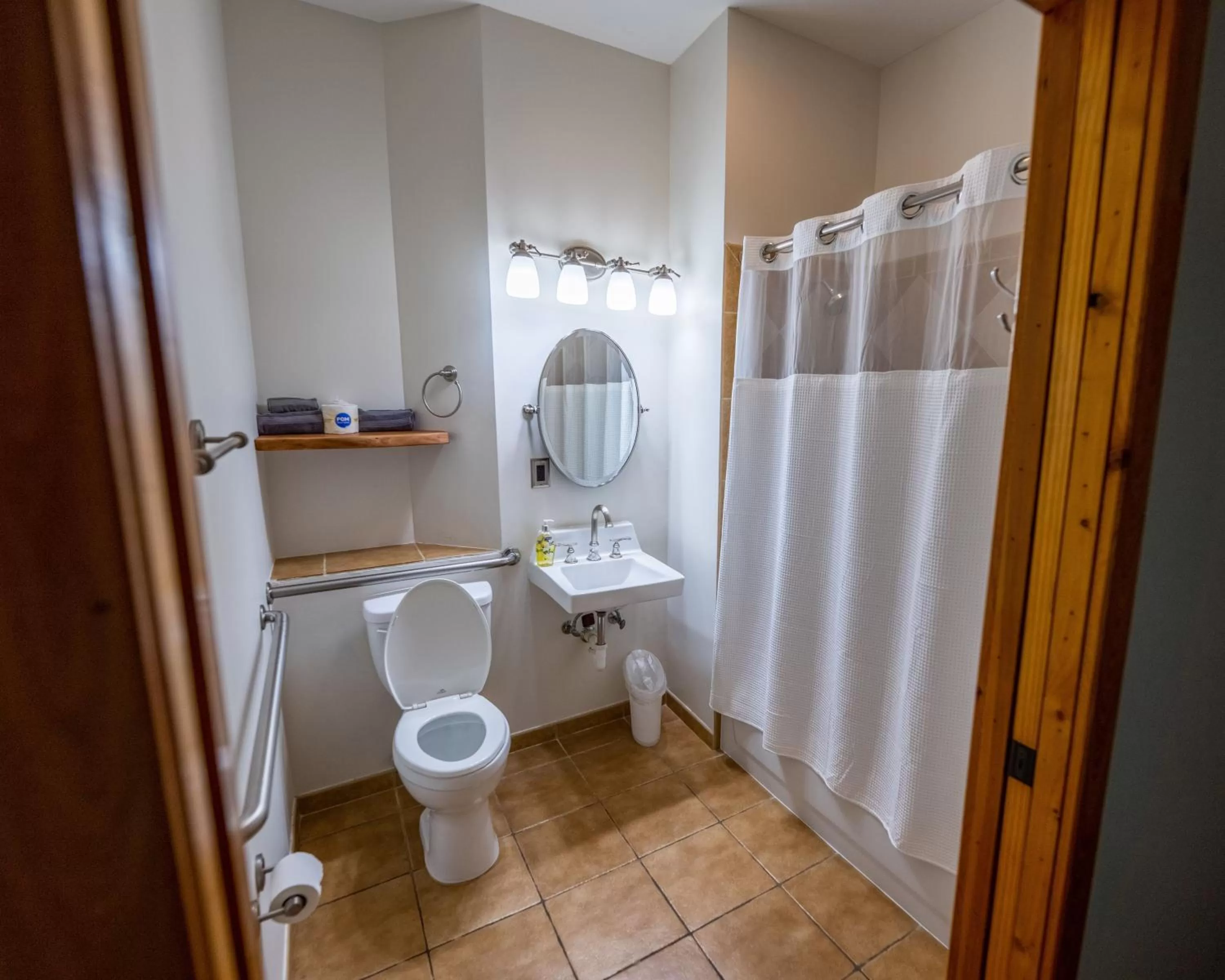 Bathroom in Jensen Beach Inn