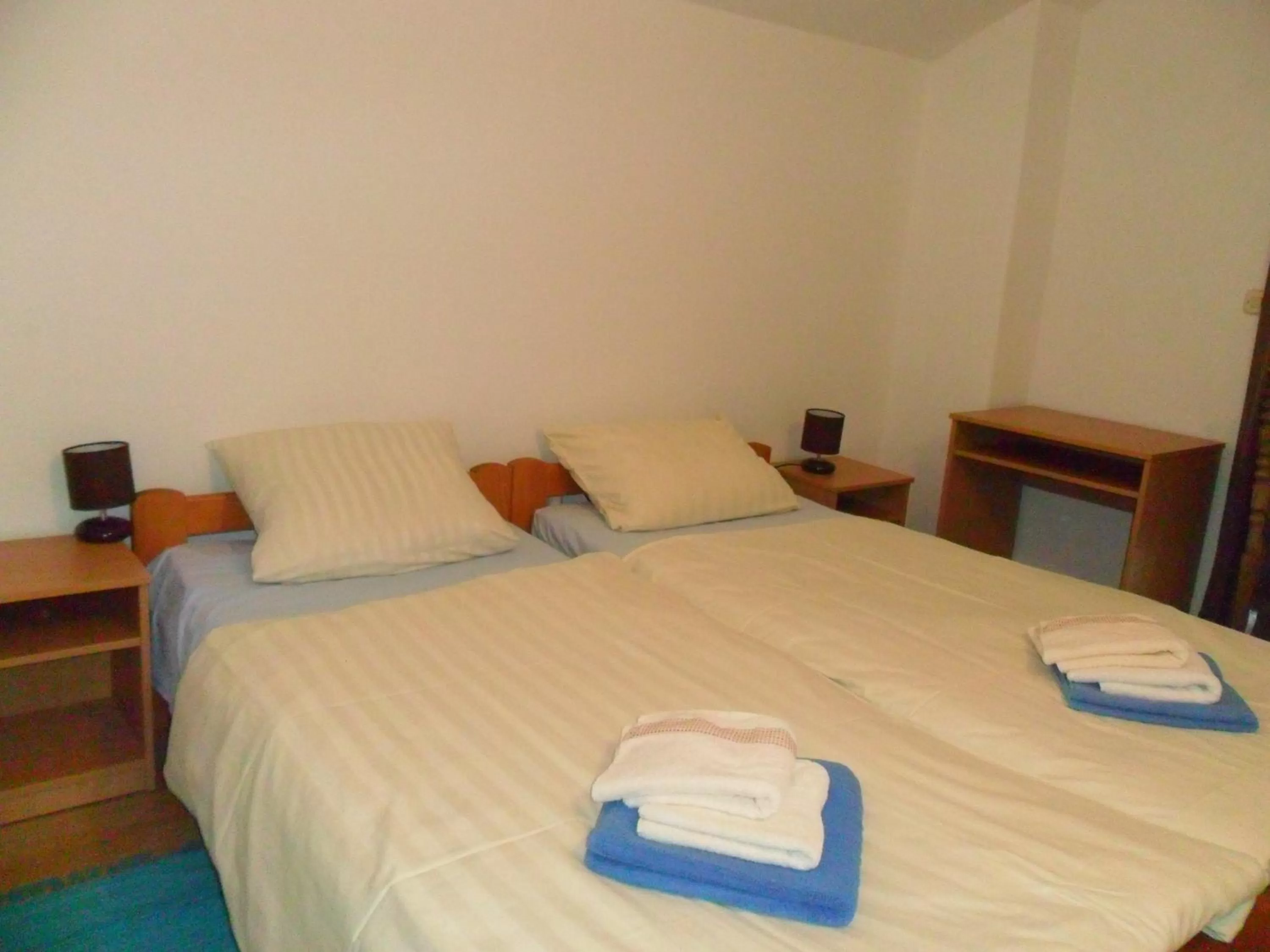 Photo of the whole room, Room Photo in Rooms MBM