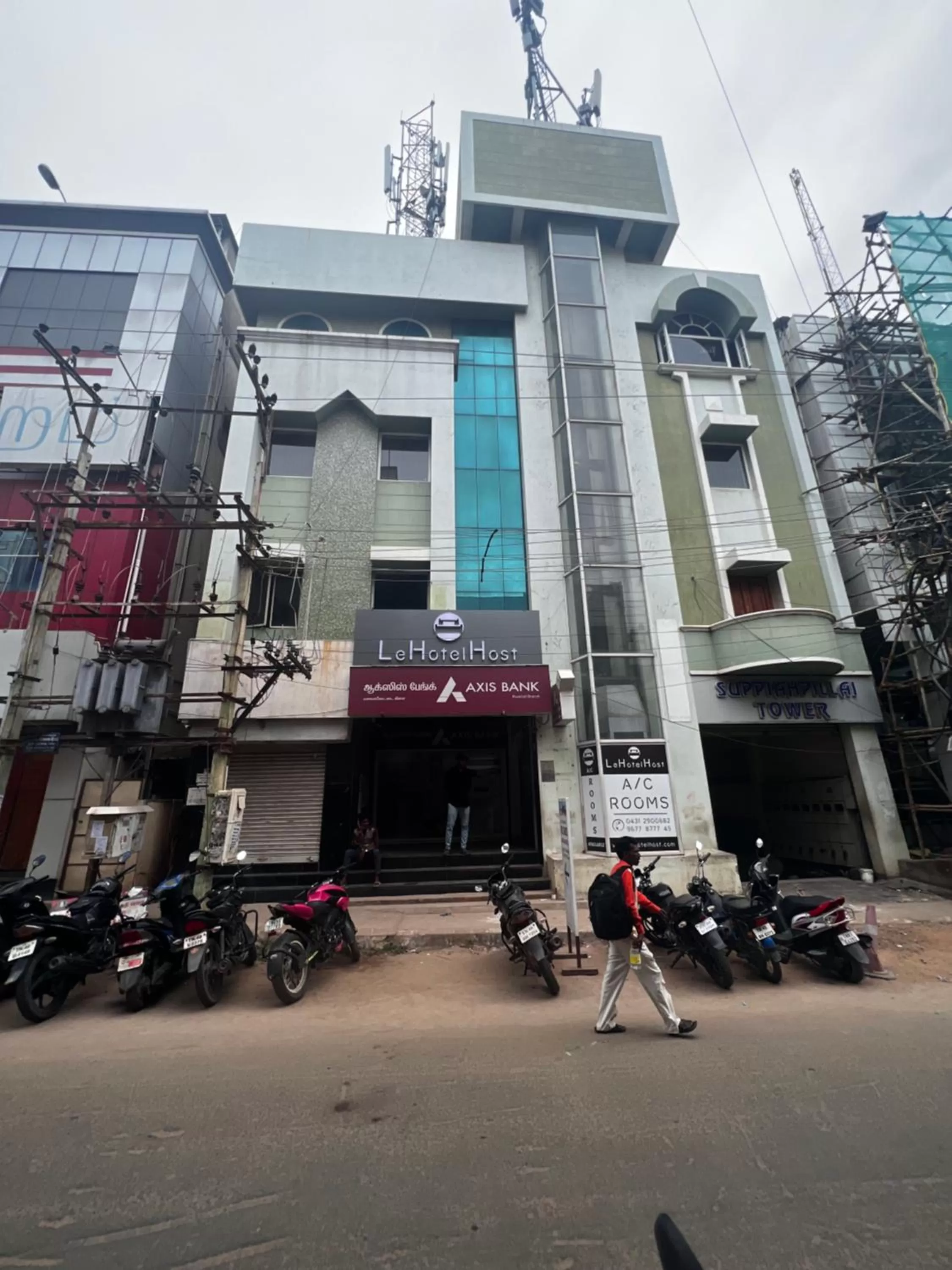 Property Building in Le Hotel Host