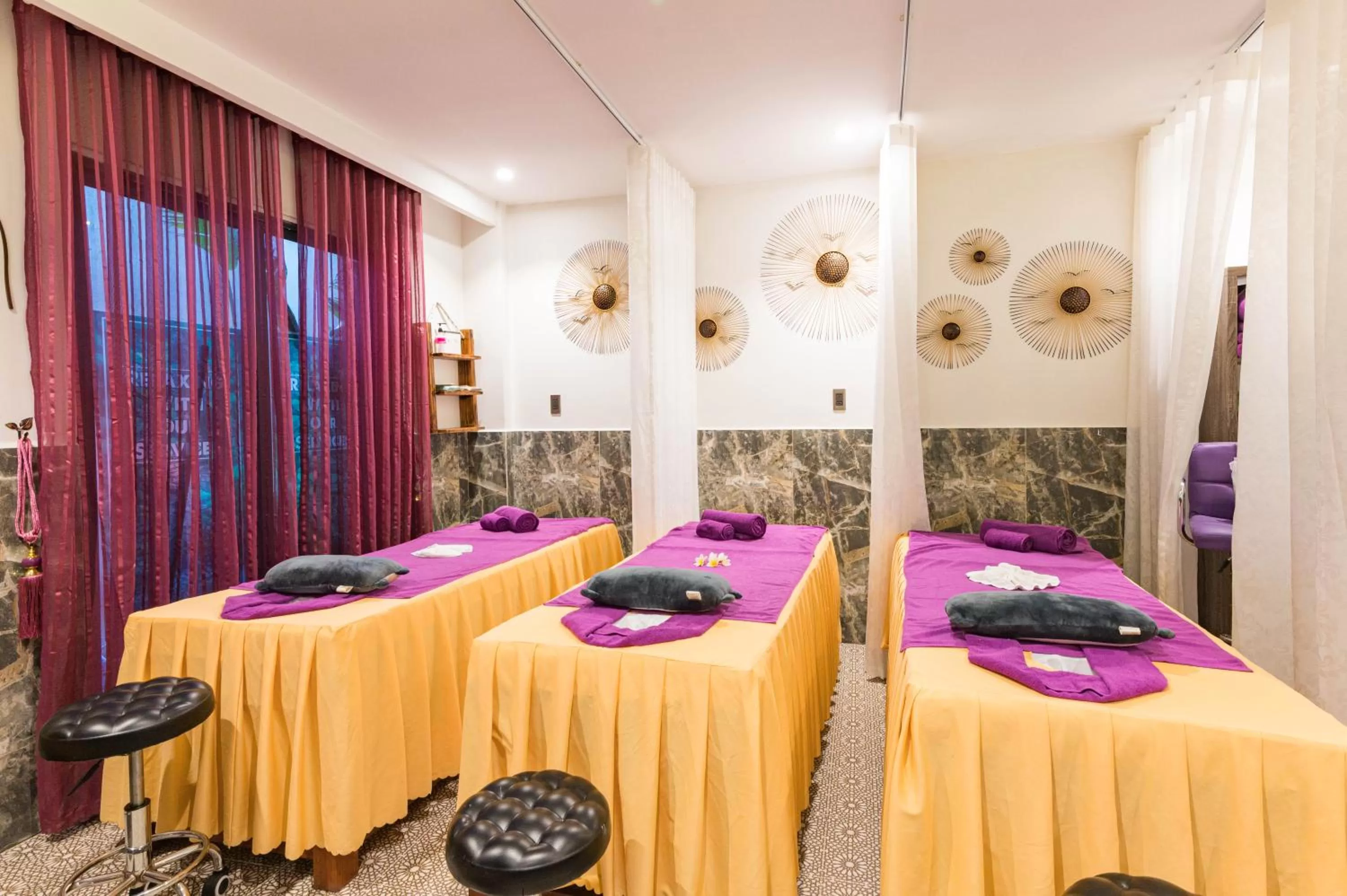 Spa and wellness centre/facilities, Bed in Hoang Trinh Hotel