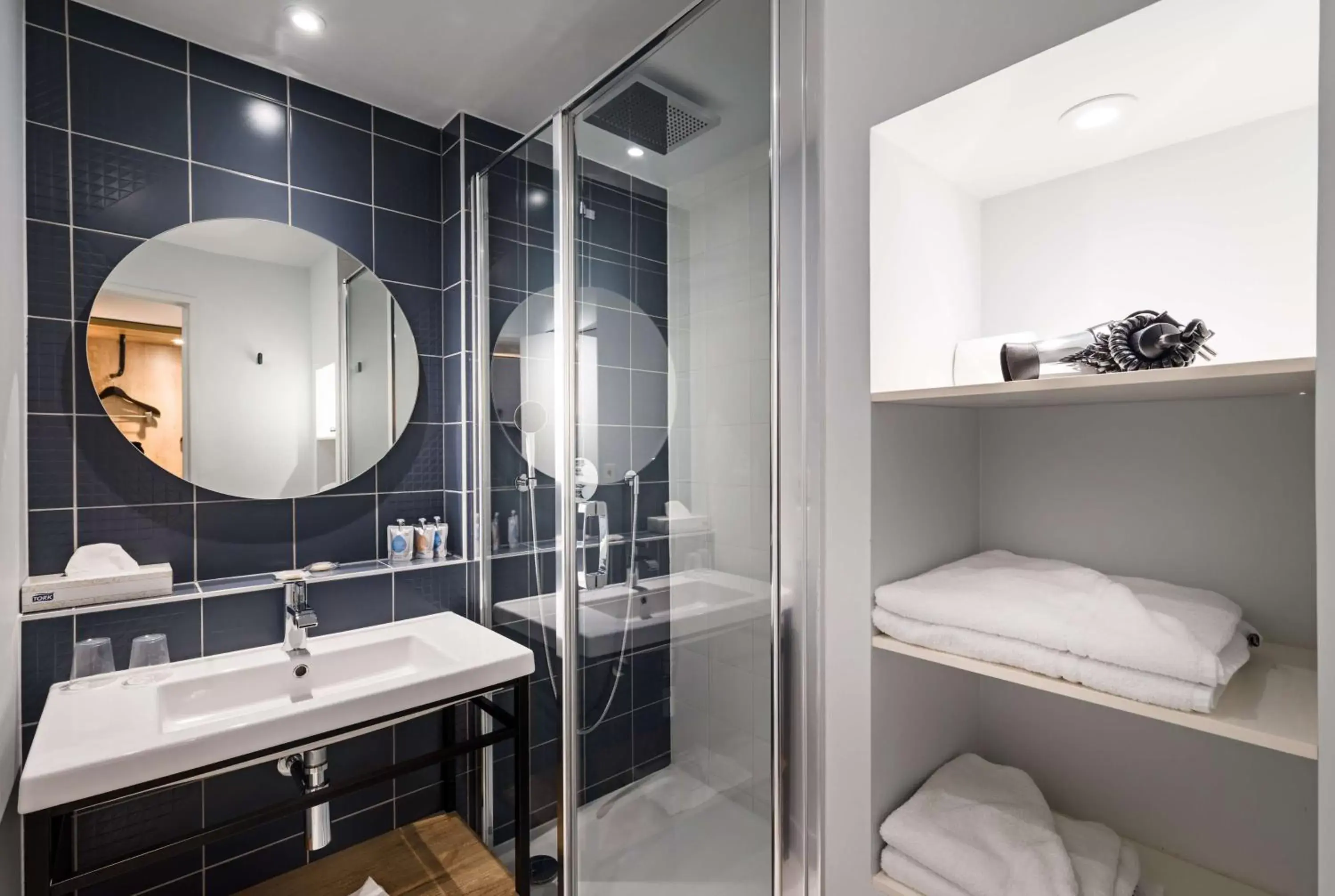 Deluxe King Room in Golden Tulip Bordeaux Euratlantique Deluxe King Room in Golden Tulip Bordeaux Euratlantique