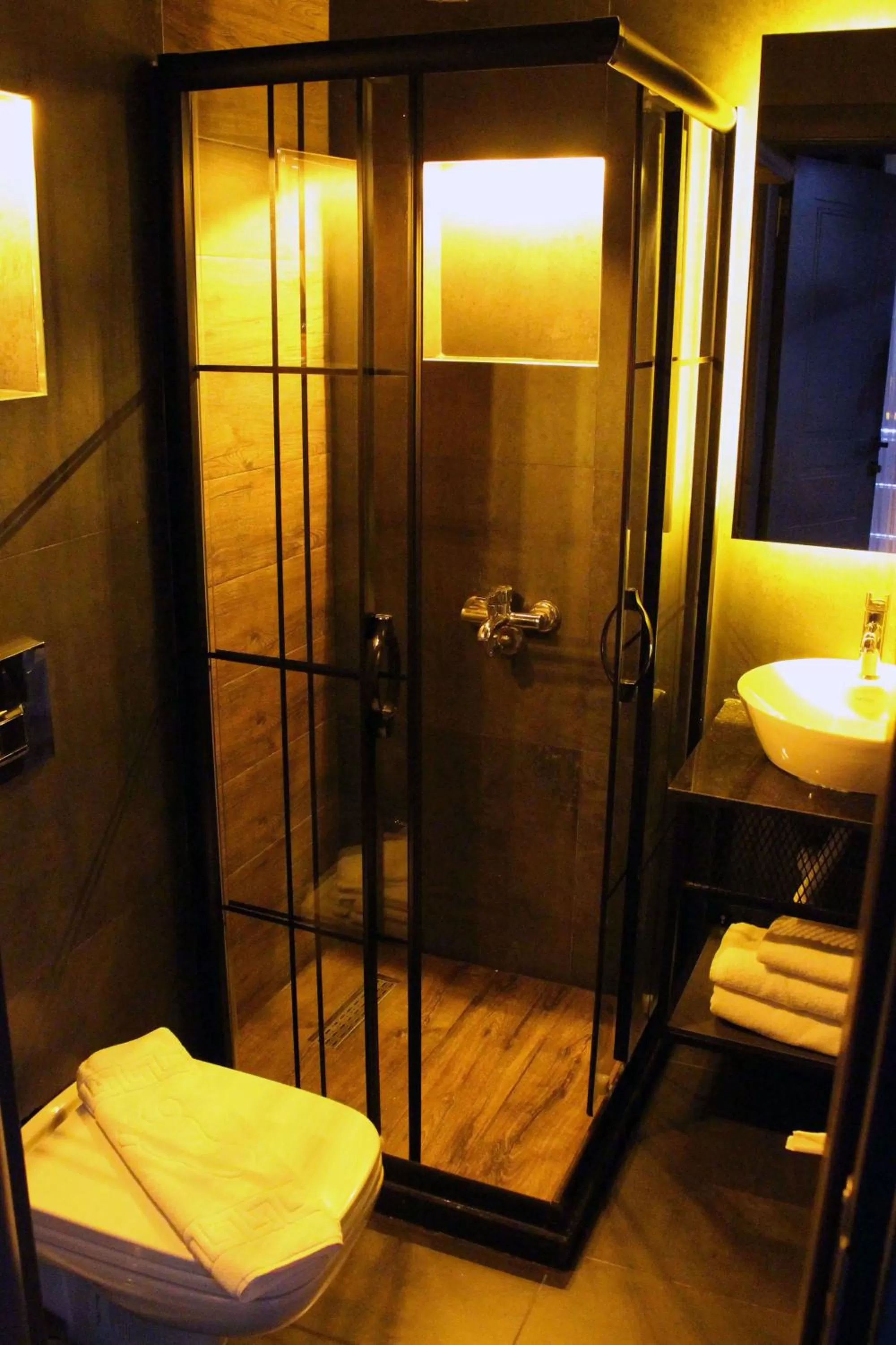 Shower in Istanbul Fair Hotel