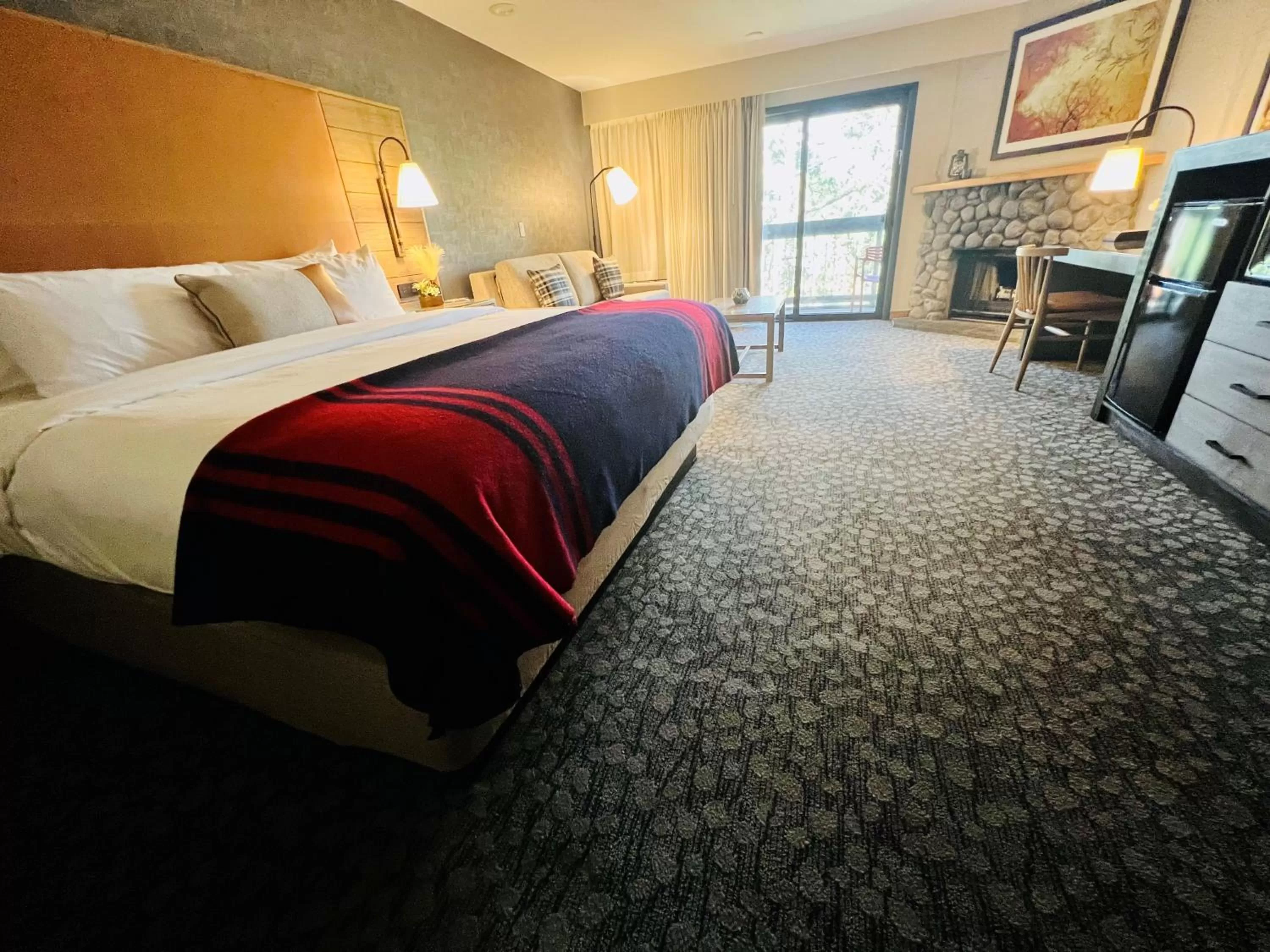 Bedroom, Bed in Riverhouse Lodge