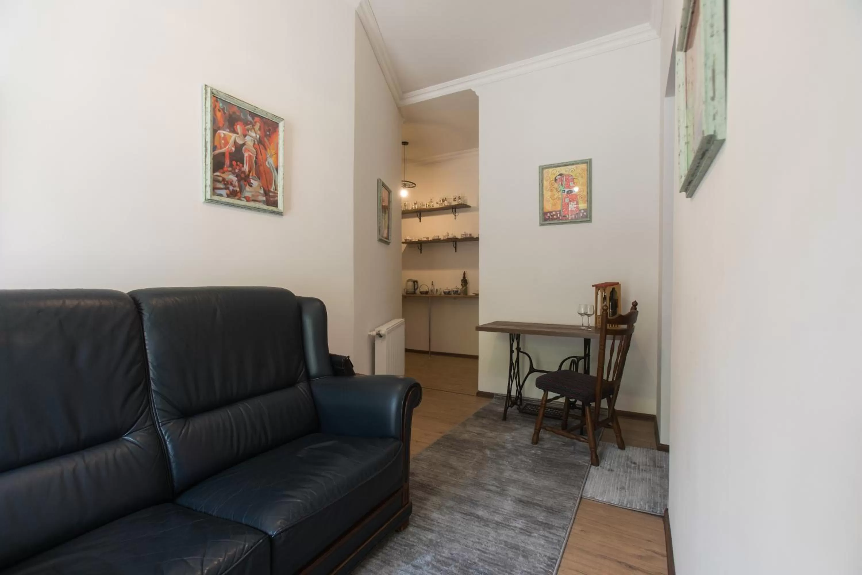 Communal lounge/ TV room, Seating Area in Grape House