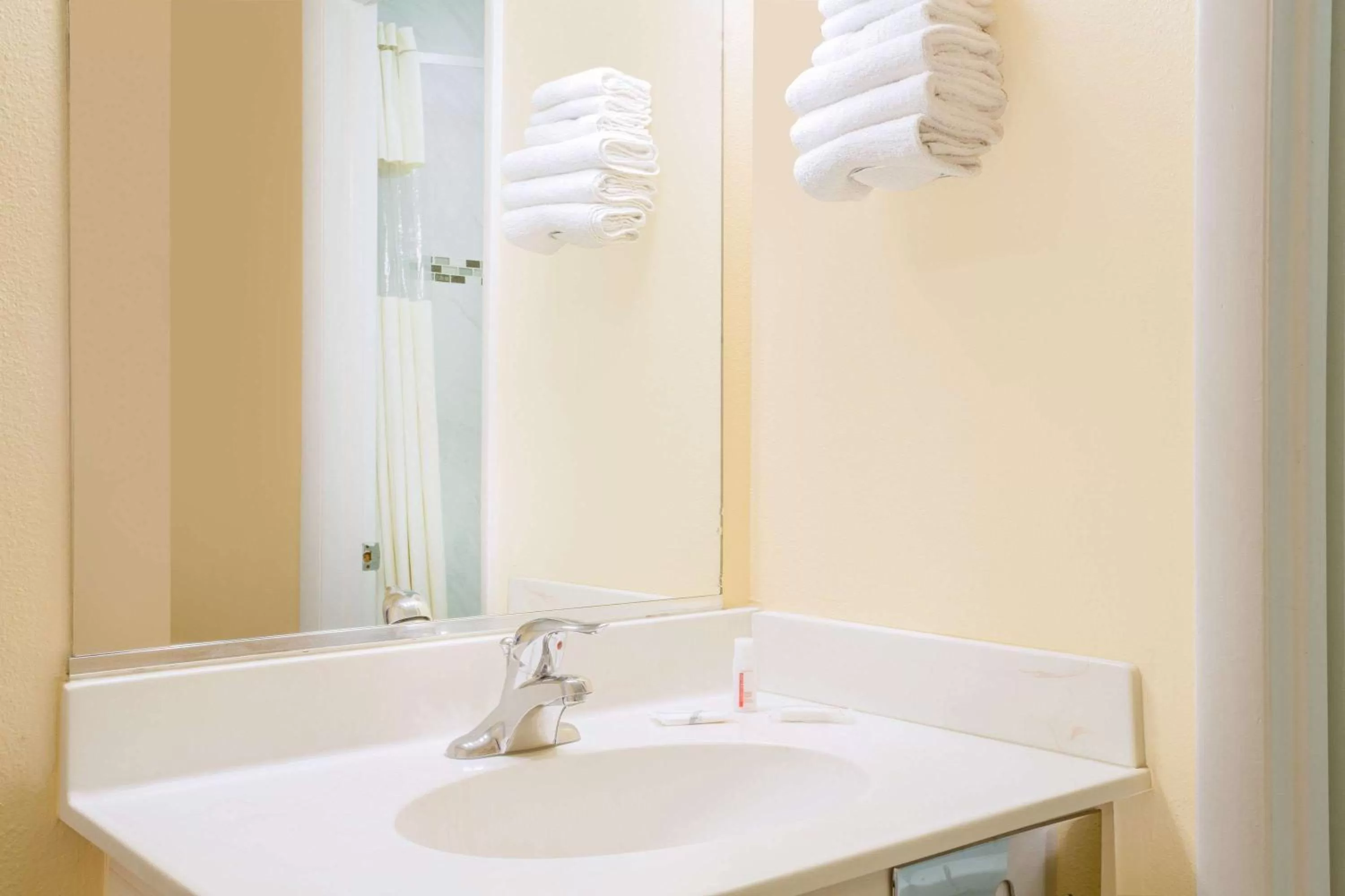 Bathroom in Days Inn by Wyndham St. George