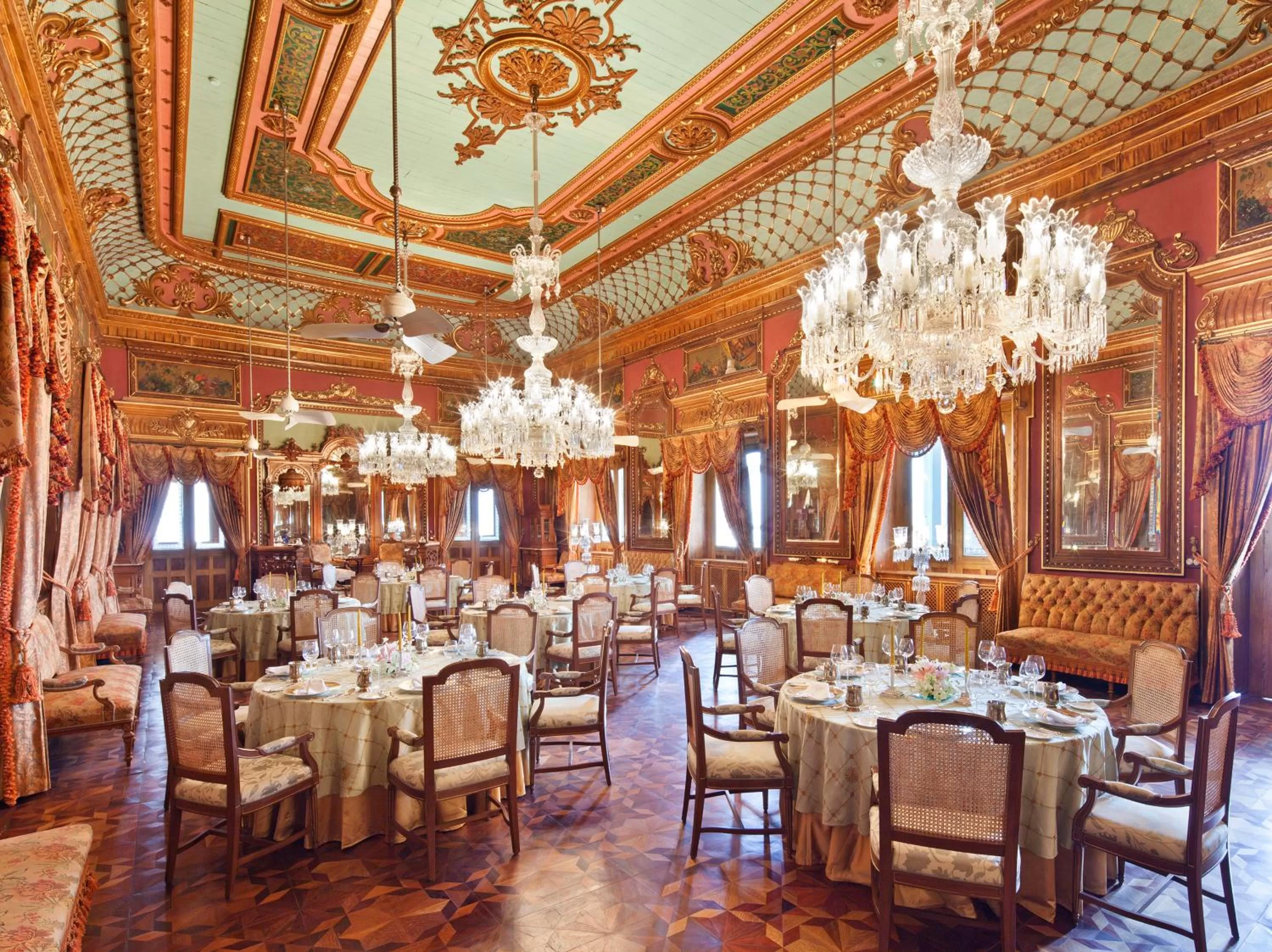 Restaurant/places to eat in Taj Falaknuma Palace