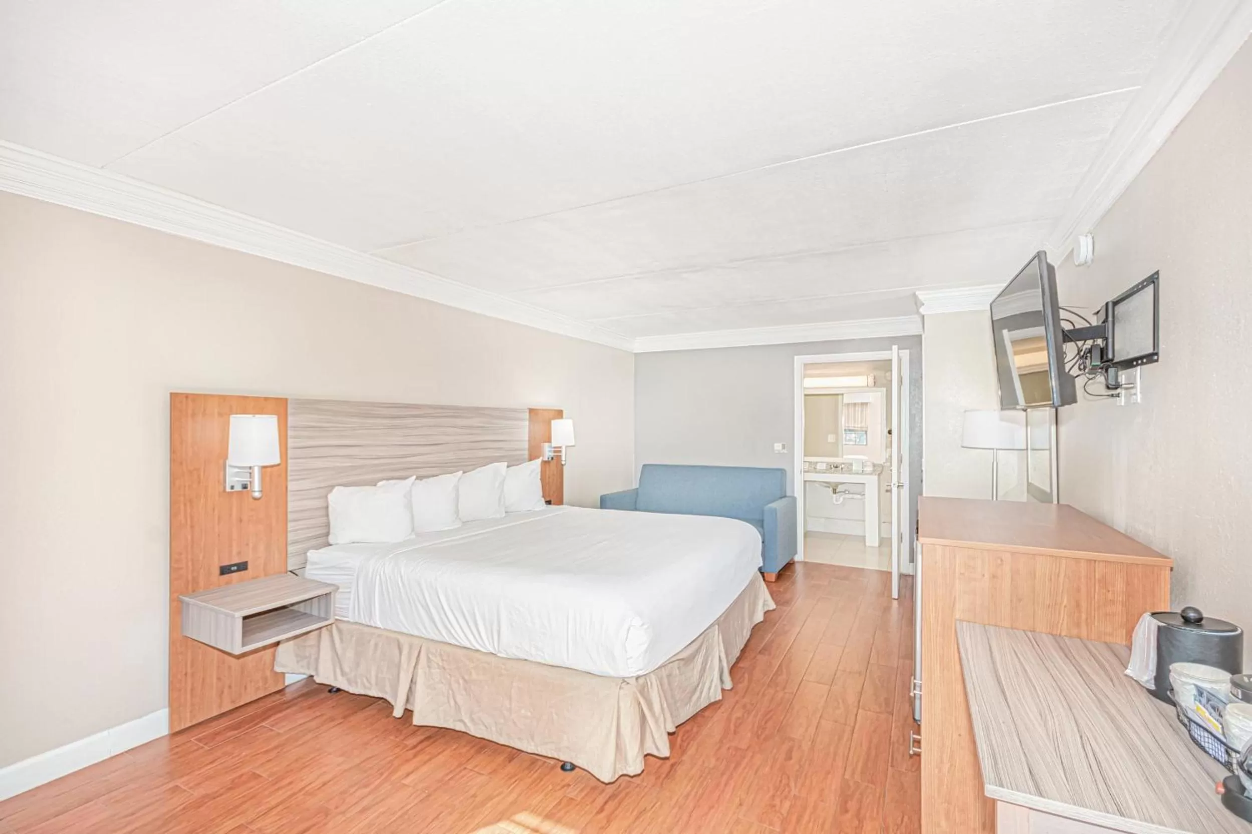 Bed in Casa Bella Inn & Suites Extended Stay