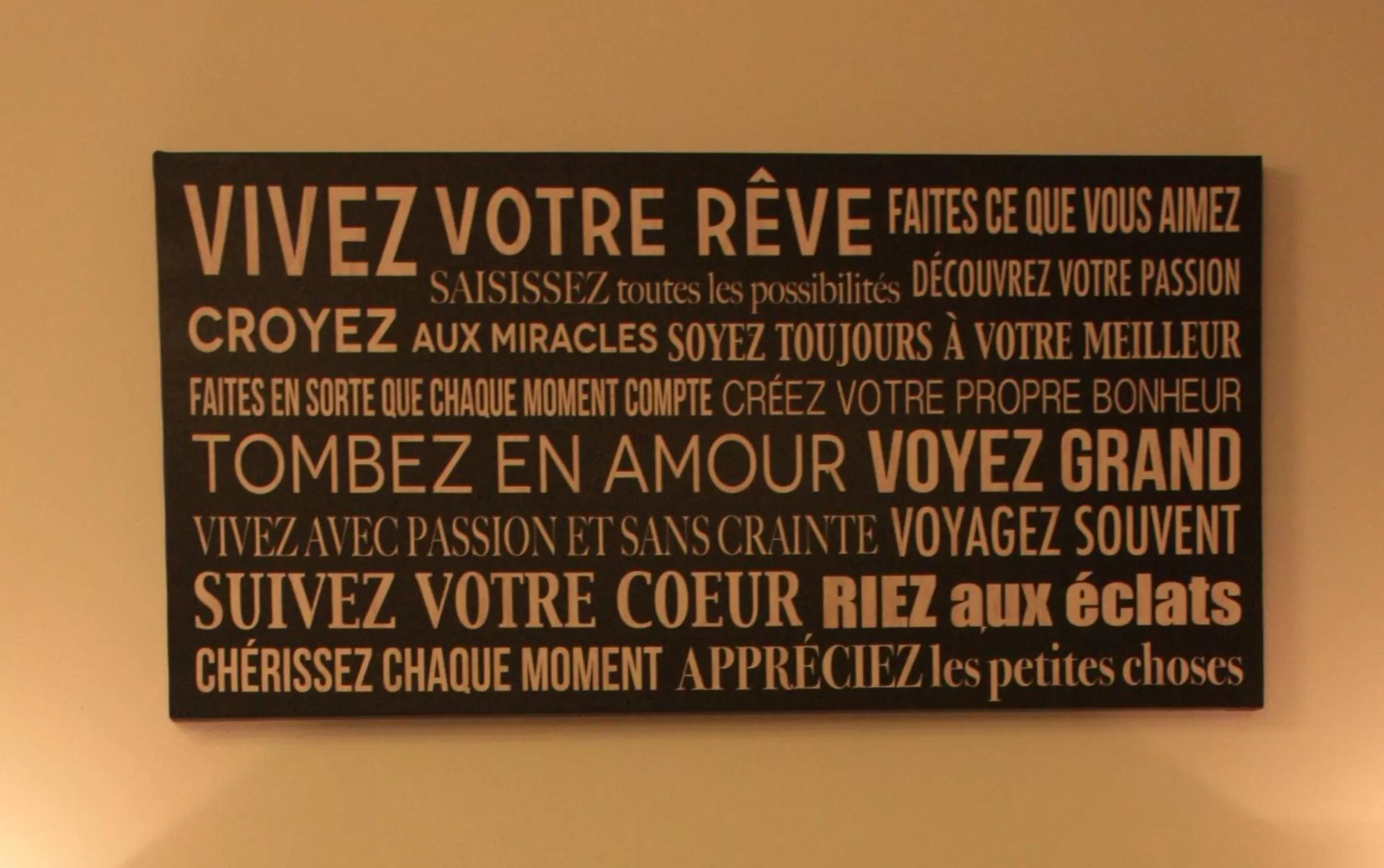 Text overlay in Days Inn by Wyndham Berthierville