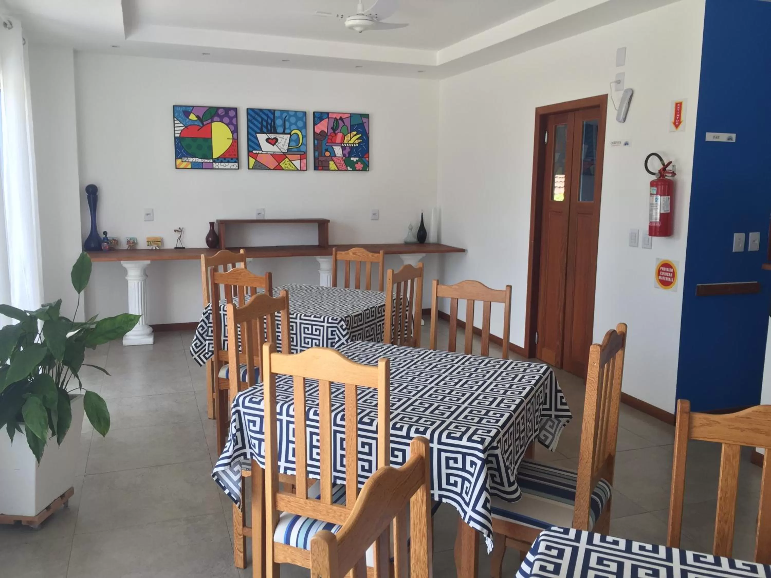 Lounge or bar, Restaurant/Places to Eat in The Hyperion Boutique Hotel