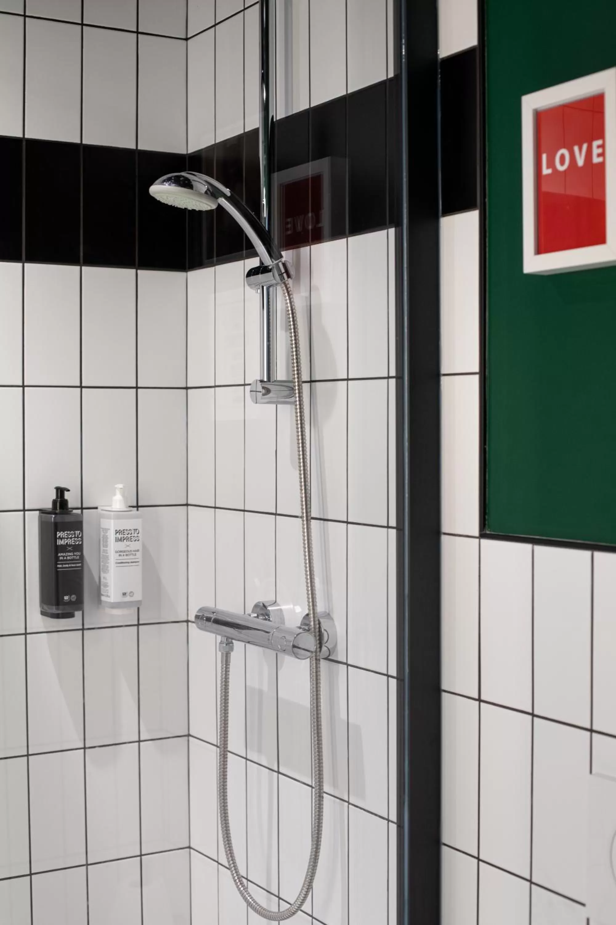 Shower in ibis Styles Dijon Central