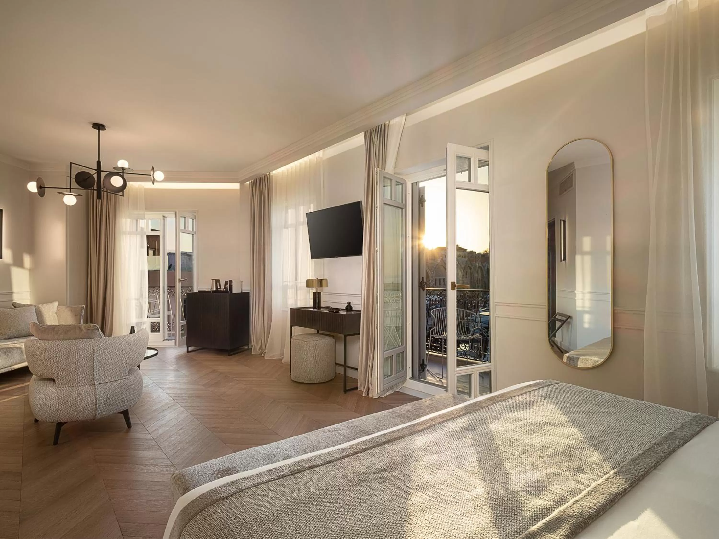 TV and multimedia, Bed in Riviera Suites