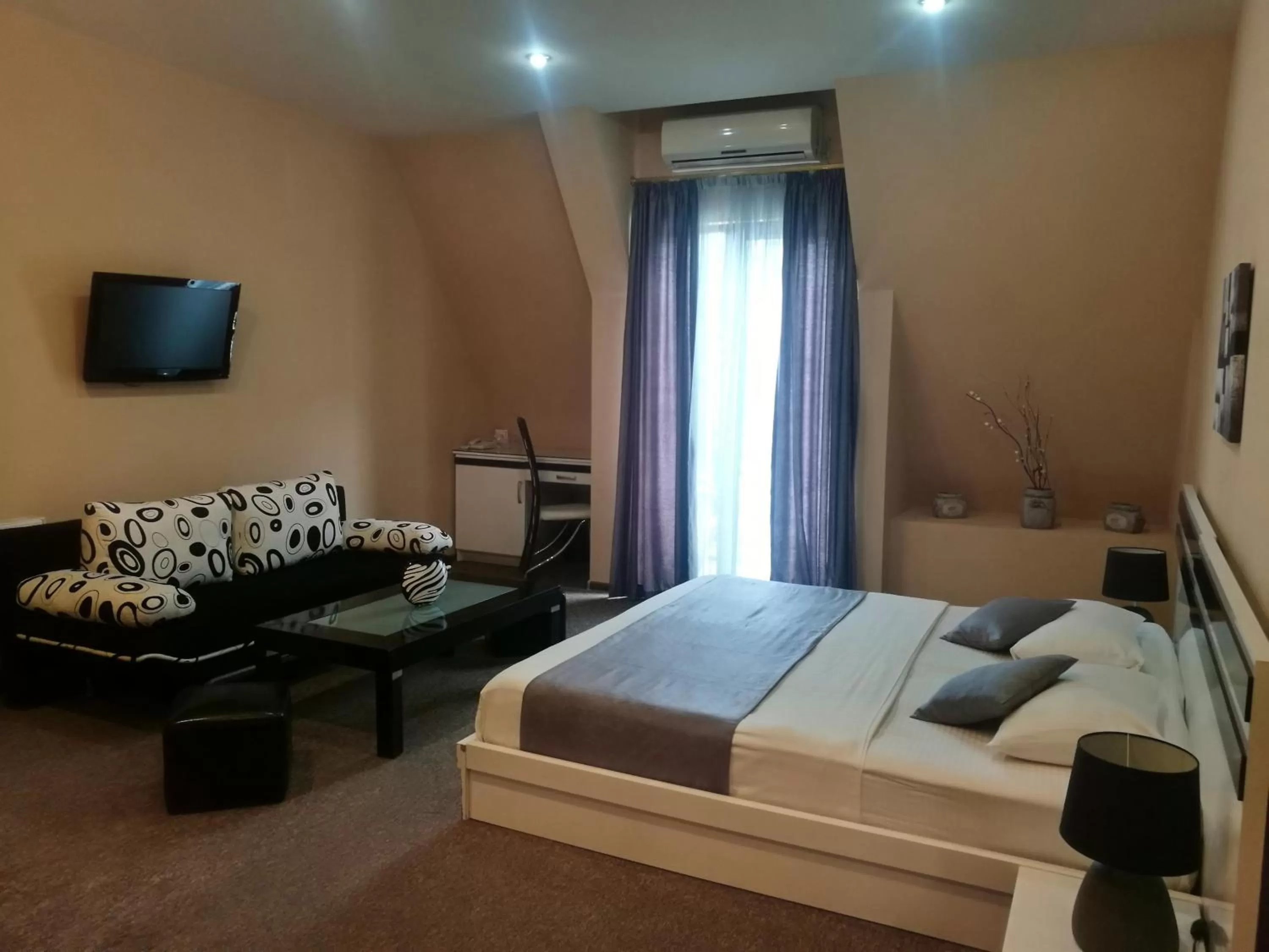 Bed in Hotel Diplomat