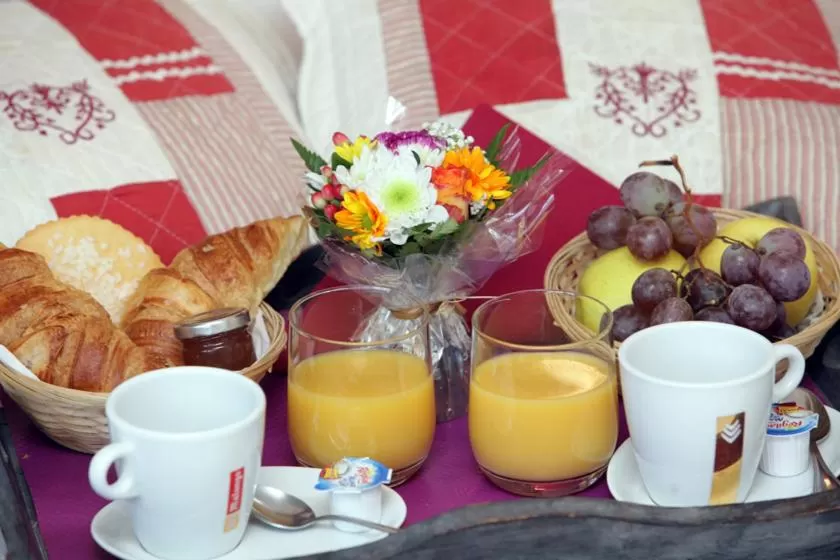 Breakfast in Logis Hôtel Les Nymphéas