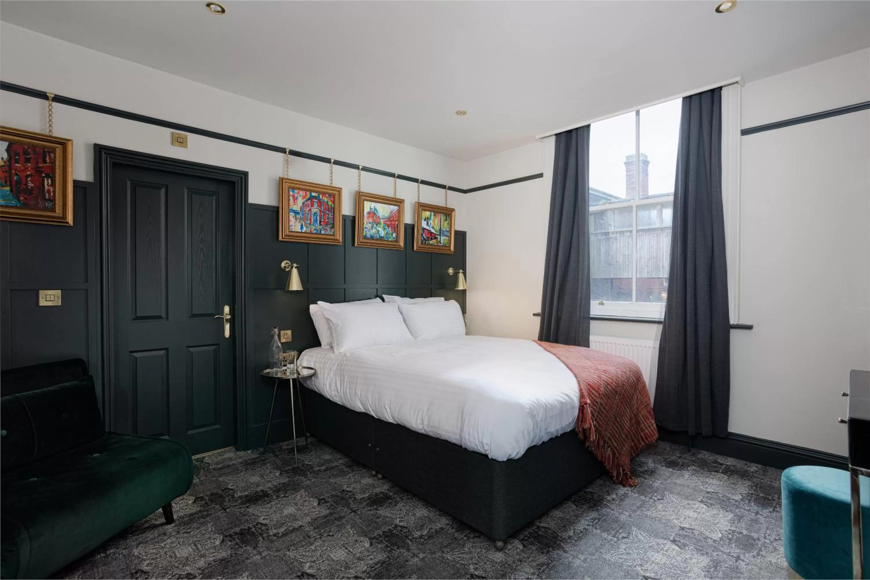 Bed in Swan & Railway Hotel Wigan