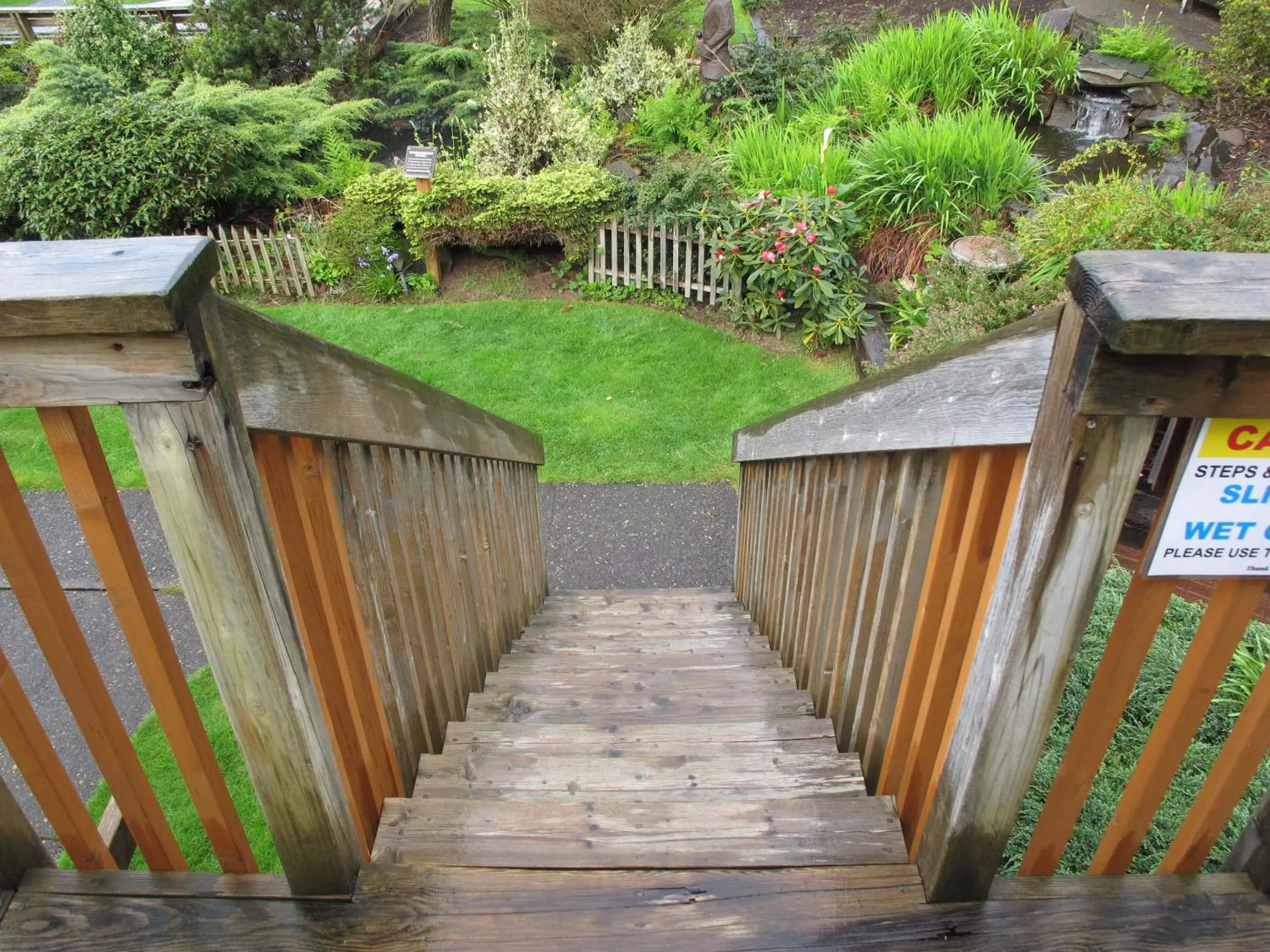 Facade/entrance in Ecola Creek Lodge