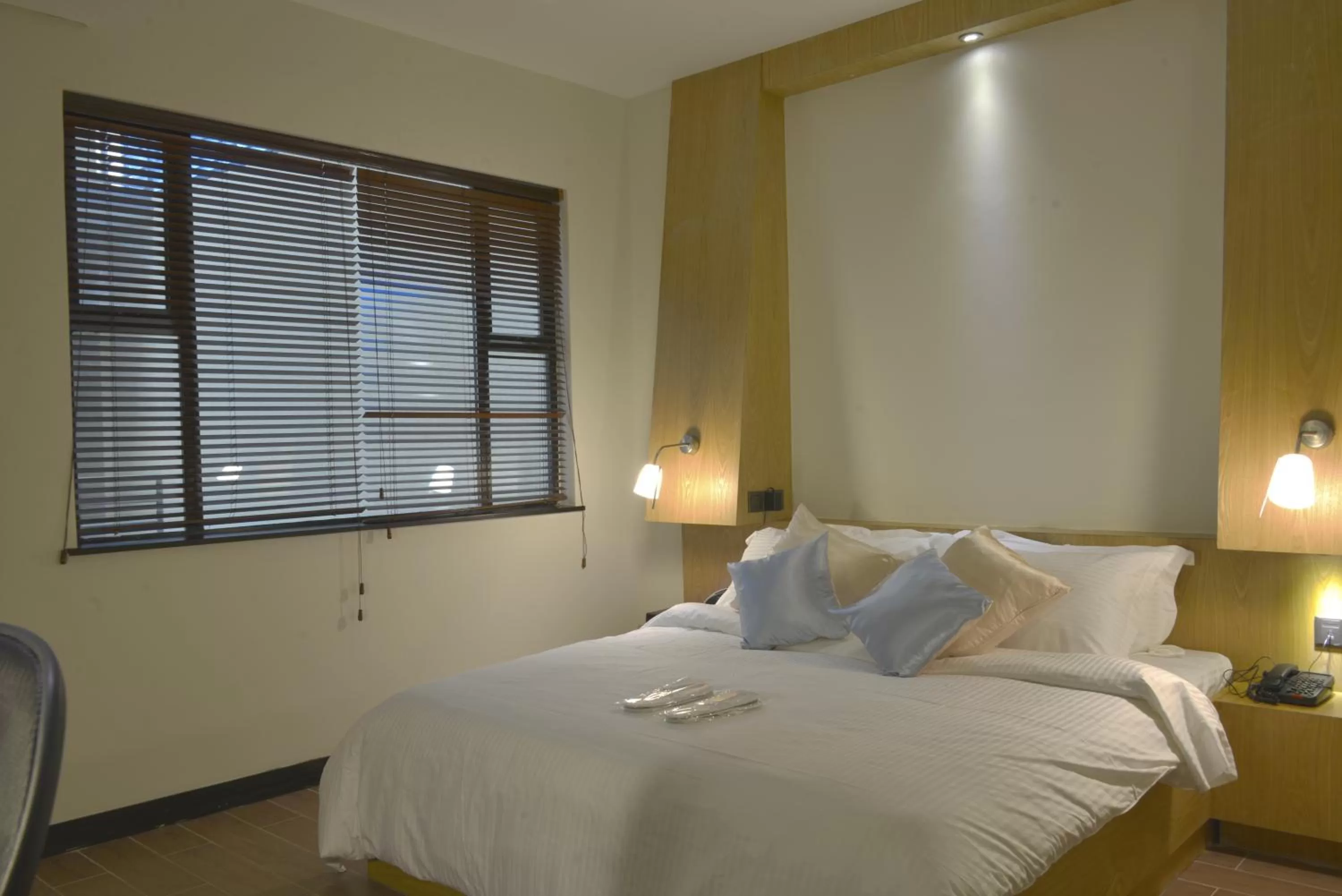 Bedroom, Bed in La Maison Royale