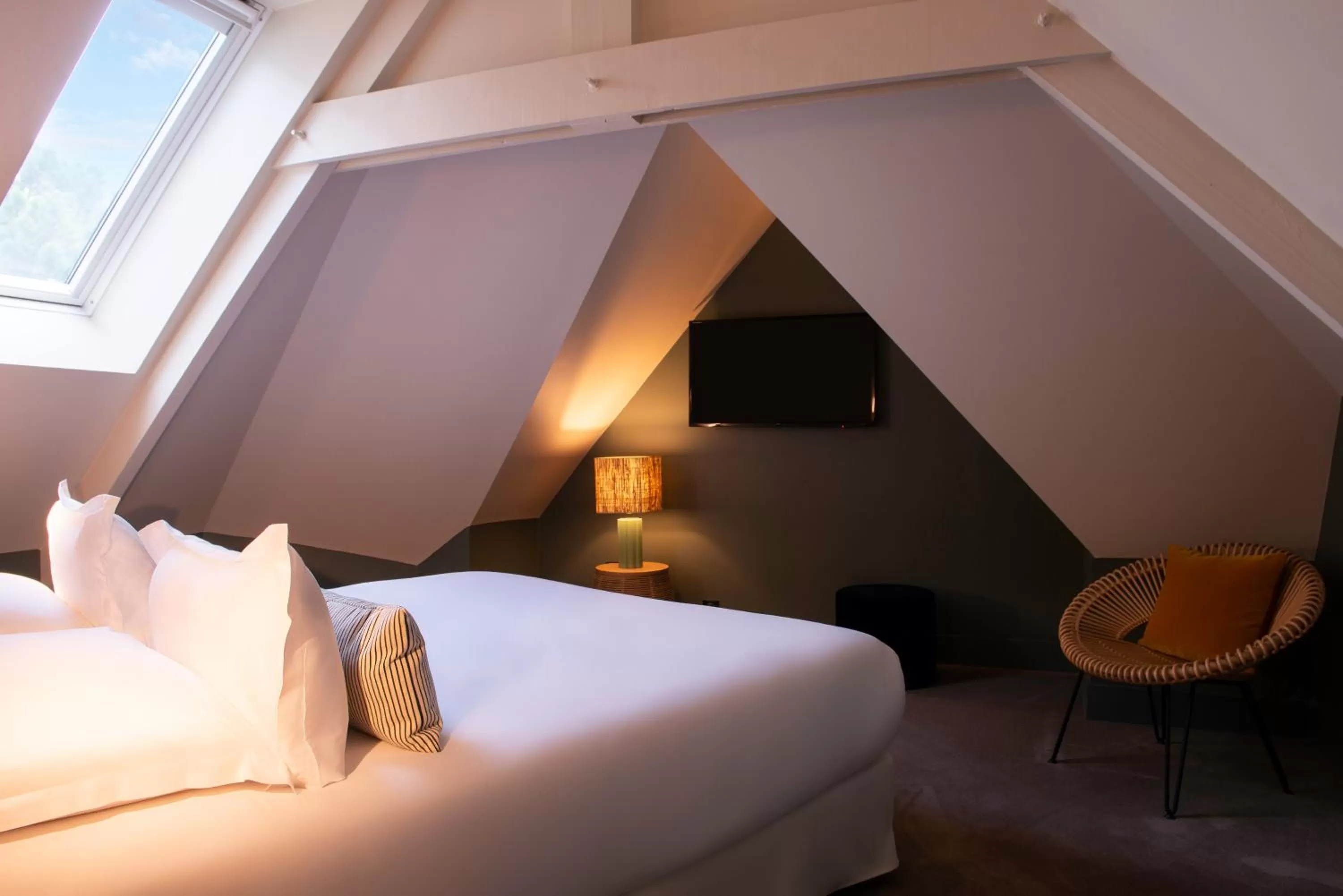 Photo of the whole room, Bed in Le Celtique & Spa