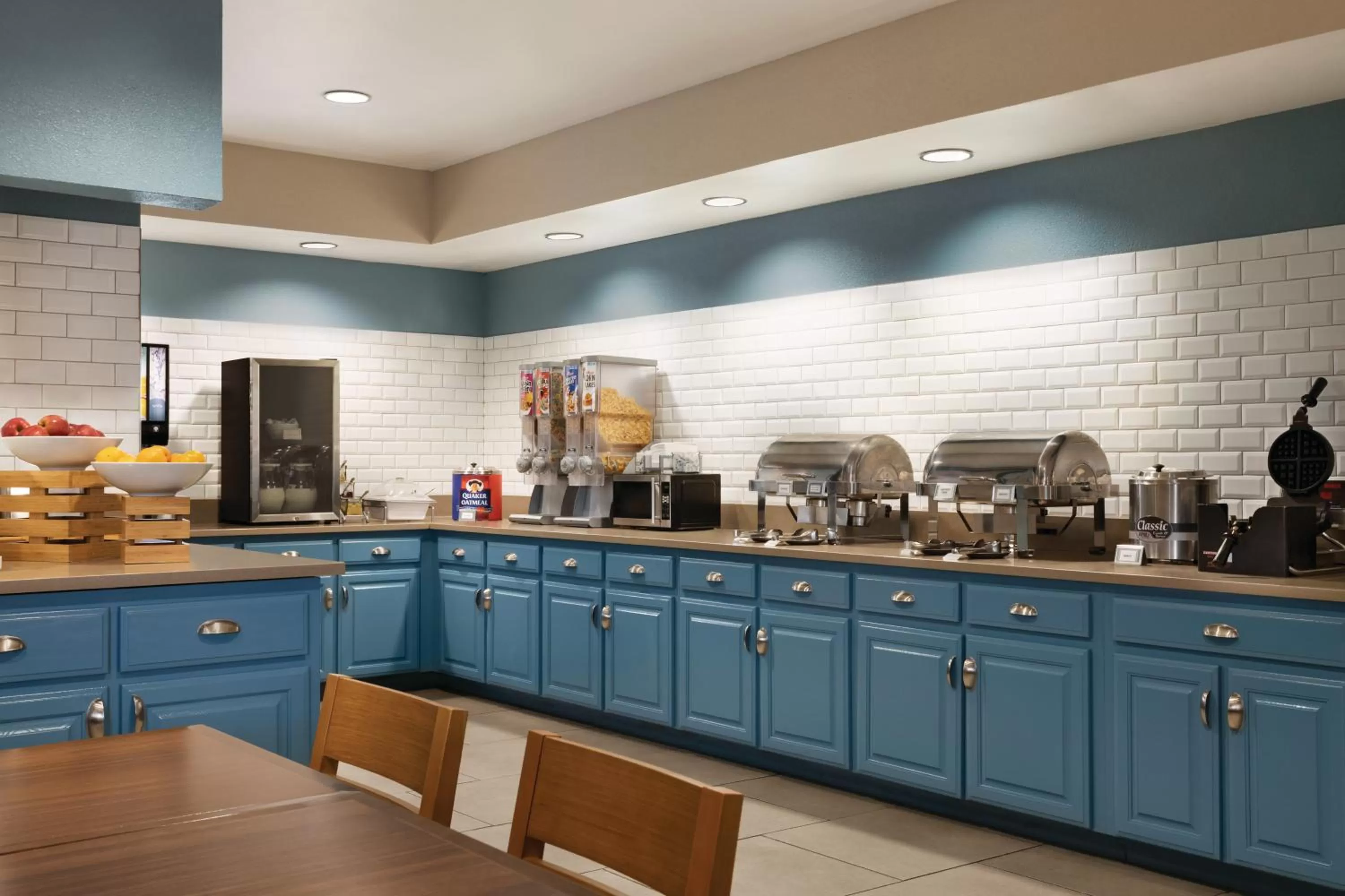 Breakfast in Country Inn & Suites by Radisson, Nashville Airport East, TN