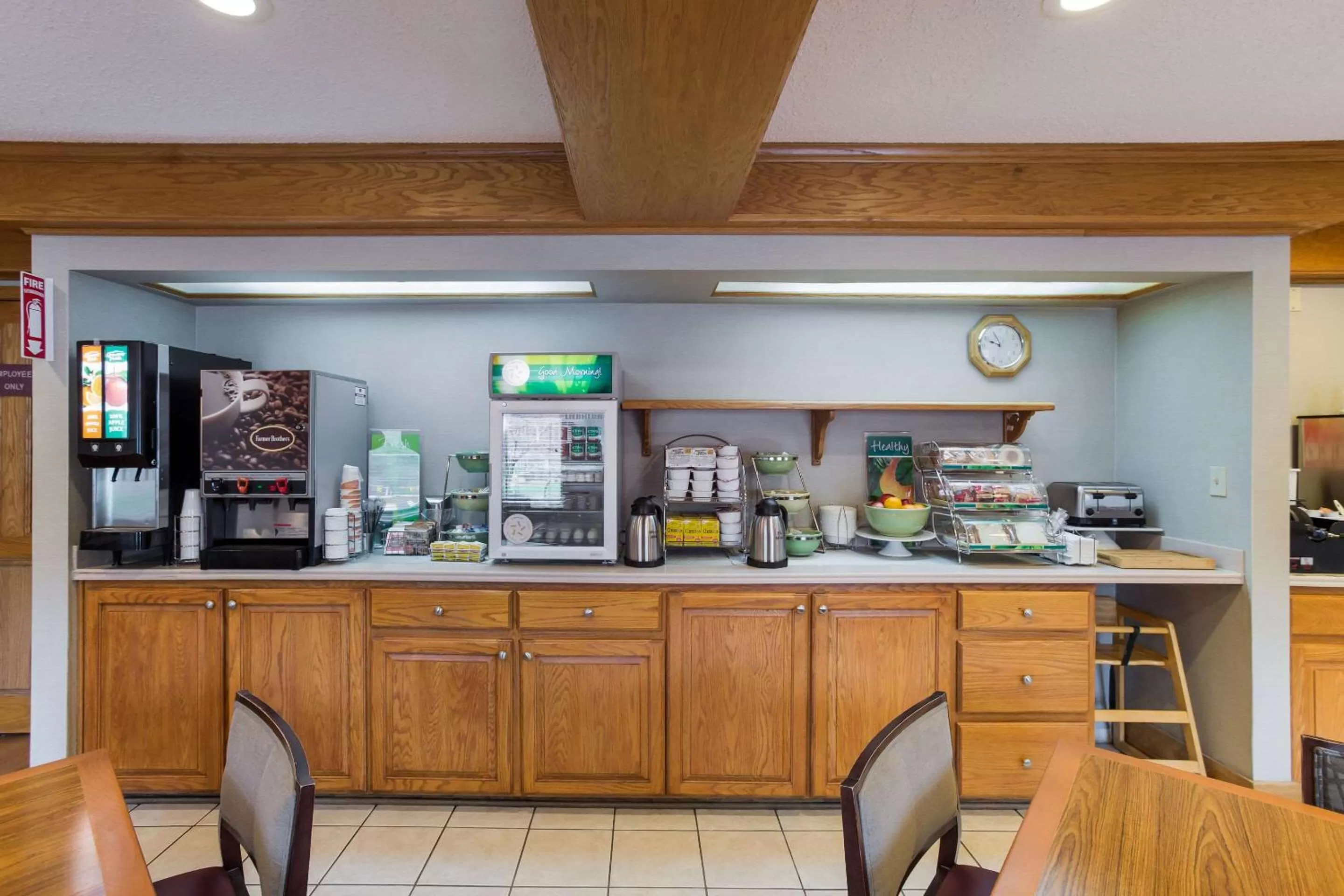 Restaurant/places to eat in Quality Inn